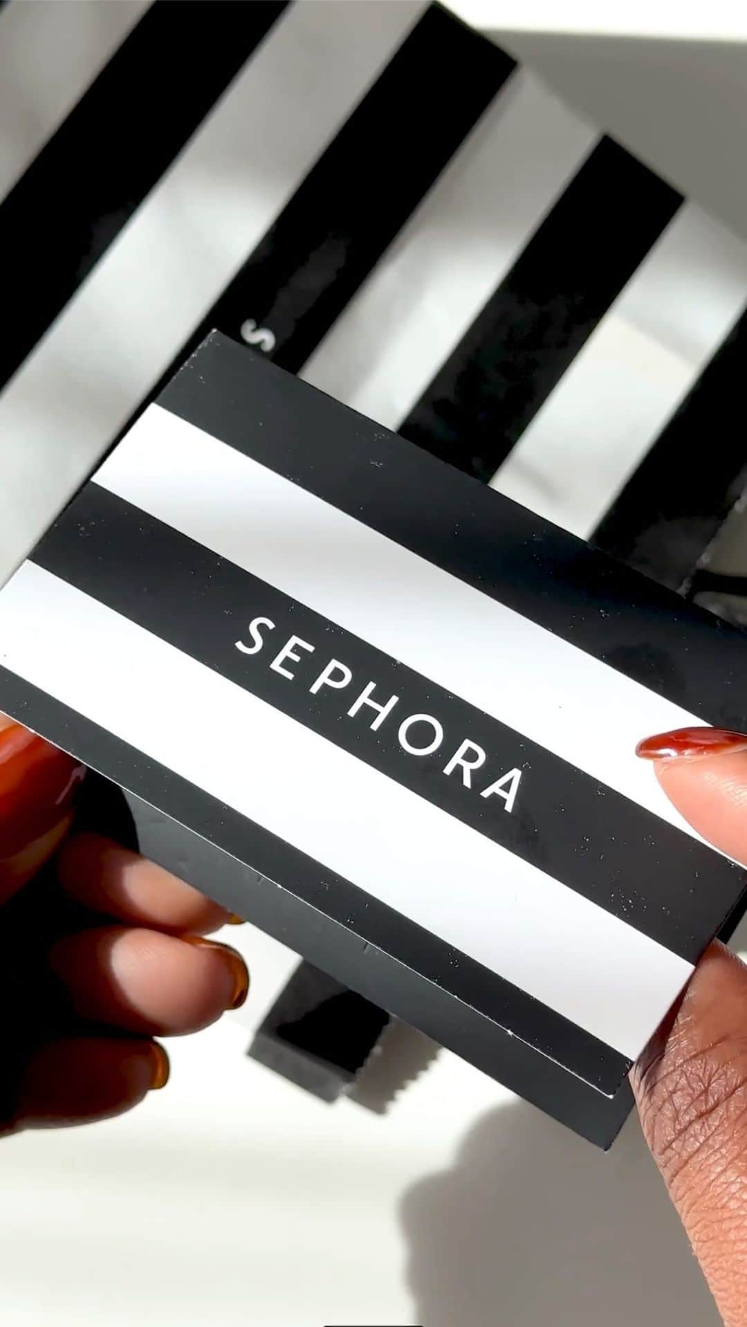 Milk Makeupのインスタグラム：「🤑 GIVEAWAY 🤑 In honor of the @Sephora Savings Event we’ve decided to gift 1 lucky winner a $100 #SephoraGiftCard to kick off their shopping spree🎁  TO ENTER: 1️⃣ Like this post + follow @milkmakeup (we’ll be checking!) 2️⃣ Comment what Milk Makeup product you’re planning to stock up on during the Sephora Savings Event 3️⃣ Tag 2 friends to share the love  Giveaway ends 10/23 @11:59pm EST. Must be US/Canada based and 18+ to enter」