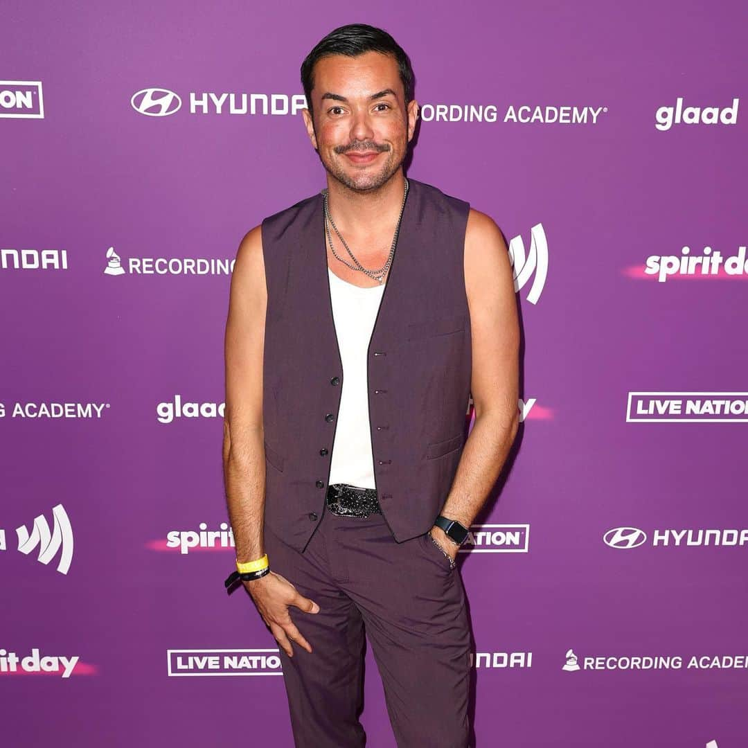 アンソニー・ラモスさんのインスタグラム写真 - (アンソニー・ラモスInstagram)「#SpiritDay Concert @glaad 💜  GLAAD organizes celebrities, media outlets, brands, landmarks, sports leagues, faith groups, school districts, organizations, colleges and universities in what has become the most visible anti-LGBTQ bullying campaign in the world. Purple symbolizes spirit on the rainbow flag.   The annual tradition was started in 2010 by GLAAD and then high school student Brittany McMillan, in memory of the LGBTQ youth who died by suicide. McMillan encouraged her friends to wear purple on a day in October -- a day that came to be known as #SpiritDay.    Today, LGBTQ youth, and especially trans and nonbinary youth, are experiencing a level of scrutiny in schools we have never seen, leading to an environment rife with stressors beyond the peer-to-peer bullying of the past. From book bans, to bans on trans youth in sports, to bathroom restrictions and teachers barred from using correct pronouns, the means by which a student can express themselves and see others like them are increasingly being challenged.」10月20日 2時17分 - anthonyramosah