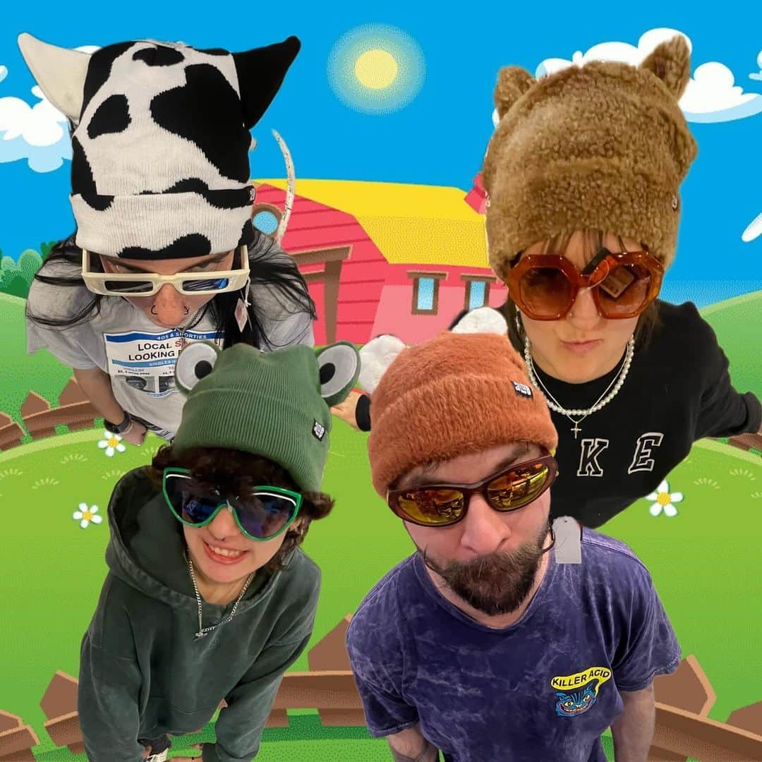 zumiezのインスタグラム：「What does the fox,cow,frog,and bear say? Swipe over to see>>>>」