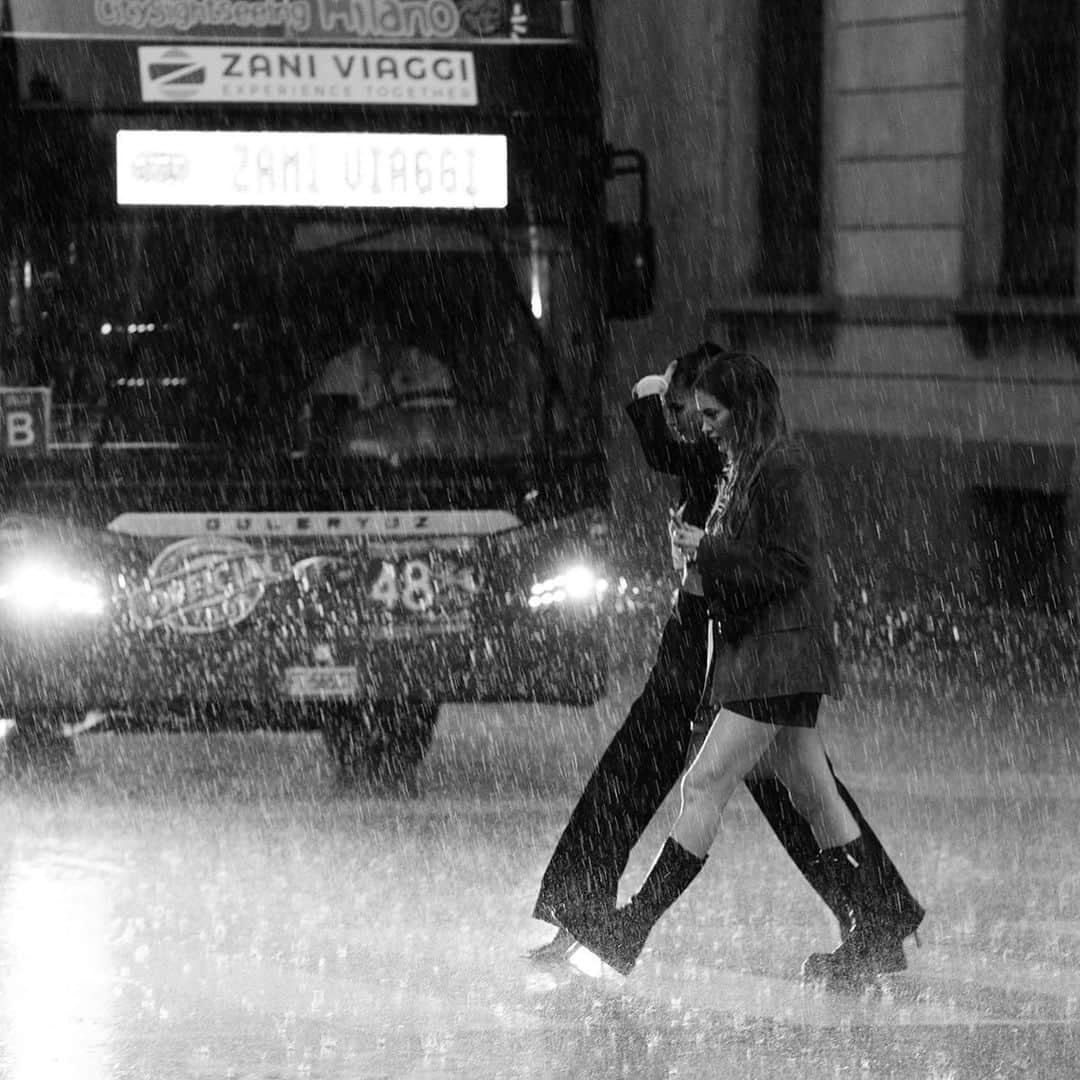 スコット・シューマンのインスタグラム：「Another rainy day in Milano (but that doesn’t stop us!)」