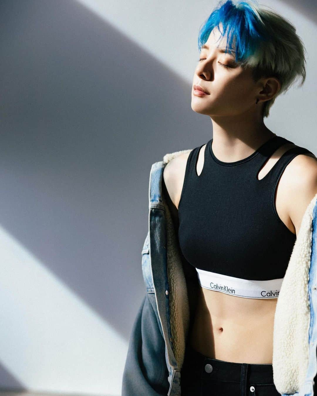 アンバー さんのインスタグラム写真 - (アンバー Instagram)「✌️ #mycalvins」10月20日 2時34分 - amberliu