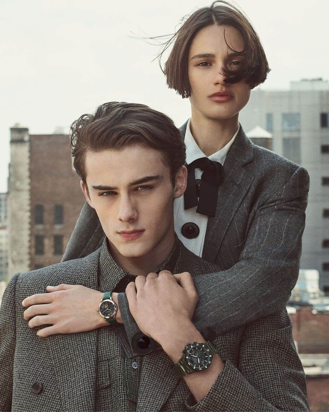 Armani Officialさんのインスタグラム写真 - (Armani OfficialInstagram)「#EAWatches, for him and for her. Discover the Emporio Armani Watches Collection at the link in bio. ⁣ ⁣ Photo: @gstyles ⁣ Stylist: @gabriellak_j⁣ Models: @william.franklyn.miller, @aleynafitzgerald」10月20日 3時00分 - emporioarmani