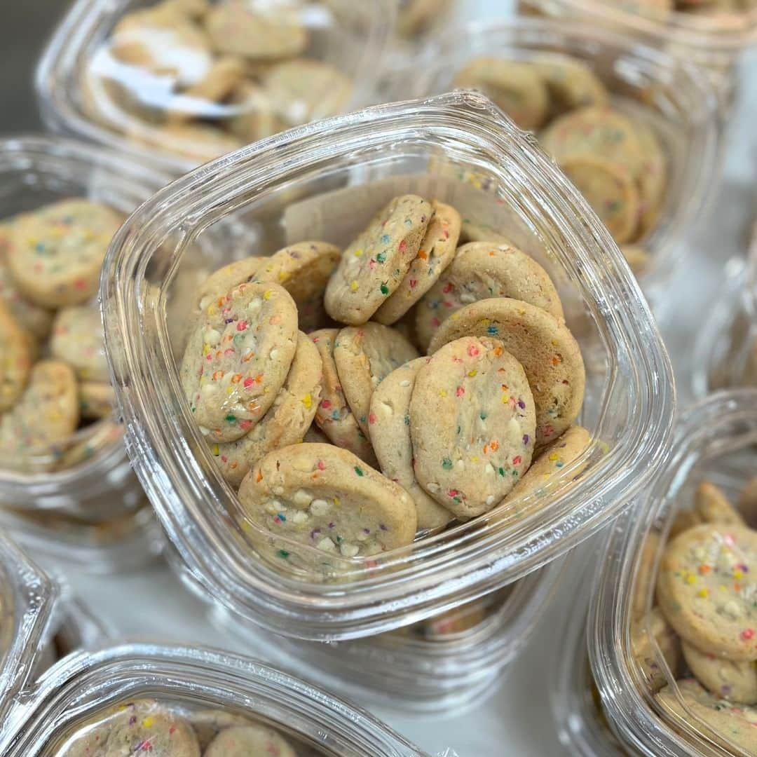 Costcoのインスタグラム：「These soft and chewy confetti cookies are a great addition to any celebration. Freshly baked in the Costco bakery.」