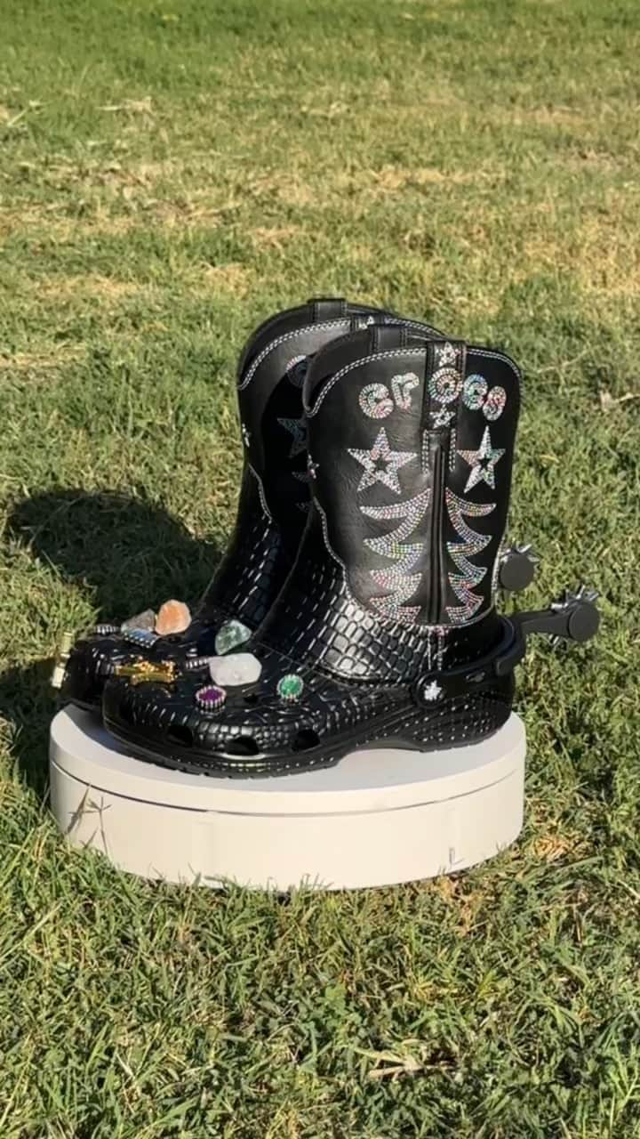 クロックスのインスタグラム：「boots'n'crocs'n'boots'n'crocs」