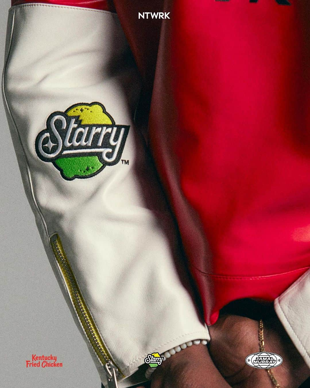 ケンタッキーフライドチキンさんのインスタグラム写真 - (ケンタッキーフライドチキンInstagram)「NEW COLLAB ALERT 📣 @kfc x @starrylemonlime are celebrating Jamal Murray’s amazing year with a custom leather jacket and pin set that will come in clutch for your ‘fit rotation. In honor of Murray’s #27, only 27 jackets have been made, along with 200 custom autographed enamel pin sets… and both of them can be yours.   Tune into the @NTWRK app for a special live episode on Thursday, 10/26 at 8pm ET/ 5pm PT to take your shot at scoring BIG! 🍗✨🏀」10月20日 3時23分 - kfc