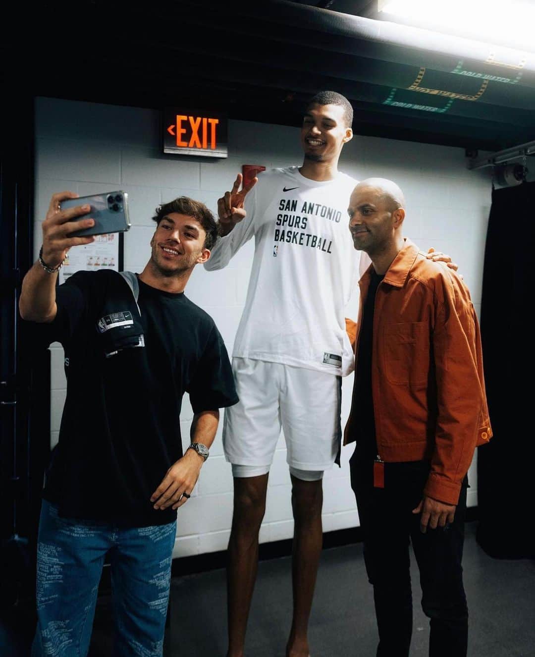 トニー・パーカーのインスタグラム：「Back home @spurs 🏀 #gospursgo   📸 @theoledru」