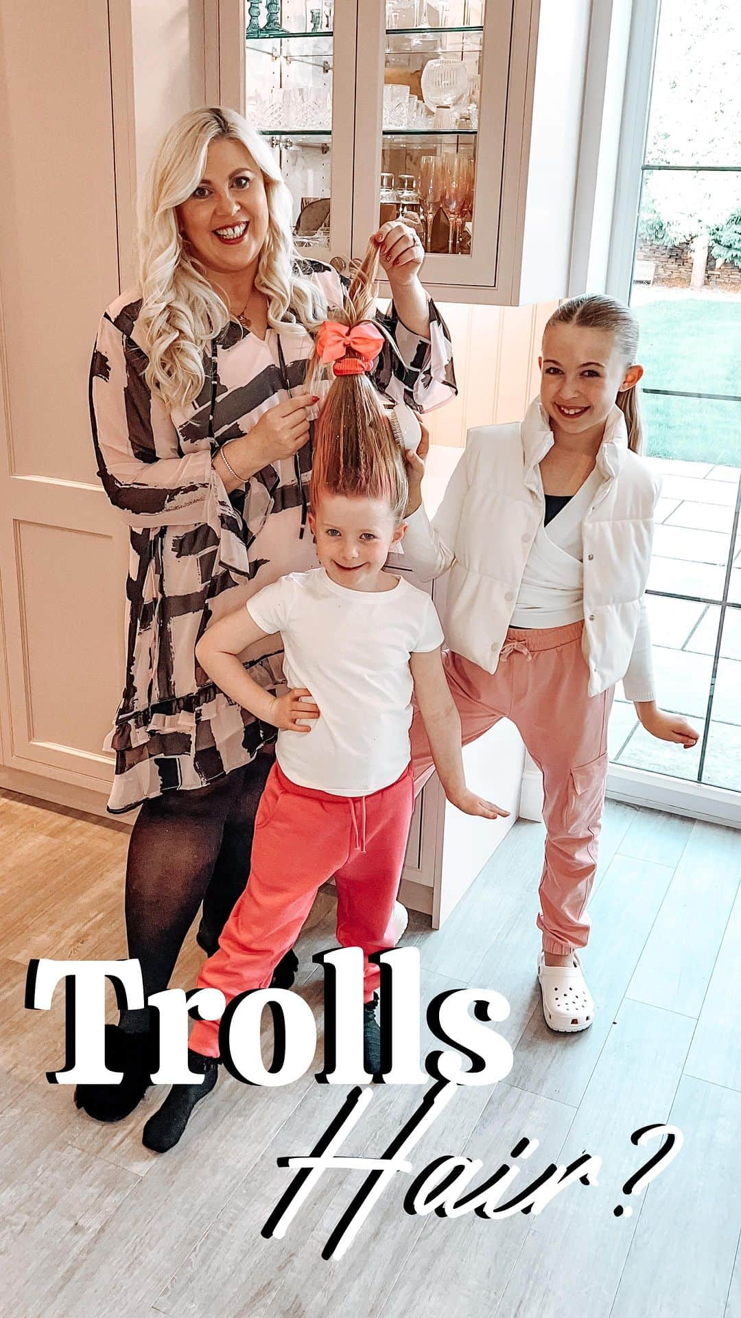 ルイーズ・ペントランドのインスタグラム：「ad 🌈 Ok so maybe #TrollsBandTogether had more of an impact than I thought!! Celebrating family and bursting with happiness, it’s the perfect watch this half term, and it’s out in UK cinemas 🌟 TOMORROW!🌟  As Trolls ambassadors we got an early sneak peek… I loved Viva and how she overcame her fears and Pearl loved that Poppy found a big sister just like hers! 💖 And, can we just take a moment for that soundtrack? Eleven out of ten!!  See it on the biggest screen possible, it’s worth it! Xxx  @trolls @universalpicturesuk」