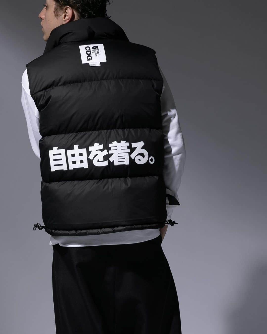 I.T IS INSPIRATIONさんのインスタグラム写真 - (I.T IS INSPIRATIONInstagram)「The North Face x CDG Unveil Global Collaboration  Two iconic brands have come together to merge functional outerwear and high-end fashion.  Available from October 21st at COMME des GARÇONS store.  #ITHK #ITeSHOP #cdg #thenorthface」10月20日 13時08分 - ithk
