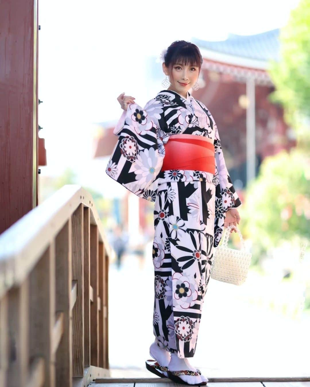 丹遥ニナさんのインスタグラム写真 - (丹遥ニナInstagram)「「PR」モダンっぽい浅草着物虹さん @asakusa_kimono.niji の和を着て、浅草散策しました 💕 PART 2 ・ ・ 浅草着物虹 ご予約はホームページ  https://kimono-nail-niji.com 電話  03-5830-6773 ・ ・ #PR #浅草着物レンタル #浅草レンタル着物 #浅草浴衣レンタル#浅草レンタル浴衣 #レンタル着物 #着物レンタル#浴衣レンタル #レンタル浴衣#浅草ネイルサロン虹#浅草着物レンタル虹#浅草 #kimonogirl #kimono #kimonostyle #kimonofashion ・ ・ ★- - -★- - -★- - -★- - -★- - -★- - -★- - -★- - -★- - -★- - -★ ・ ・ Model @minaninamiji   ❥❦❧ 仕事のご連絡はDMで📩 ❧❦❥  🧡 ファッションショー、作品撮影、商品撮影、動画撮影  🧡PR、インフルエンサー 、アンバサダー、通訳、キャスティング  🧡 丹遥ニナNina手書きかわいいニナキャラクターラインスタンプ 発売❗@ninalinestamp から飛べますよ❣️  🧡 個人撮影(有償) ・ ・  #丹遥  #モデル募集中 #フリーモデル #海外华人 #在日中国人 #网红 #上海模特 #中国語通訳 #中国語 #国语 #普通话 #中文 #华人 #和服」10月20日 13時04分 - minaninamiji