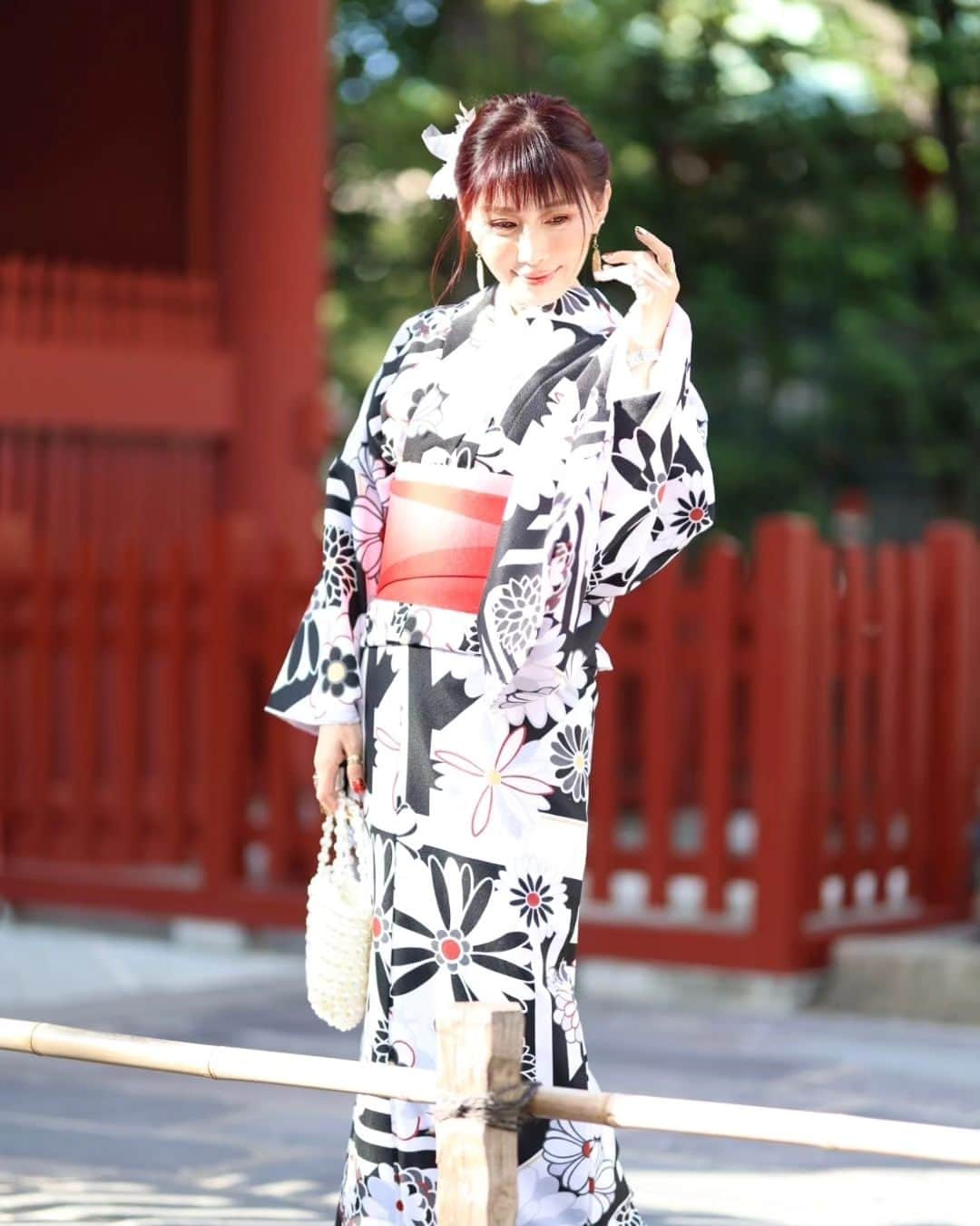 丹遥ニナさんのインスタグラム写真 - (丹遥ニナInstagram)「「PR」モダンっぽい浅草着物虹さん @asakusa_kimono.niji の和を着て、浅草散策しました 💕 PART 2 ・ ・ 浅草着物虹 ご予約はホームページ  https://kimono-nail-niji.com 電話  03-5830-6773 ・ ・ #PR #浅草着物レンタル #浅草レンタル着物 #浅草浴衣レンタル#浅草レンタル浴衣 #レンタル着物 #着物レンタル#浴衣レンタル #レンタル浴衣#浅草ネイルサロン虹#浅草着物レンタル虹#浅草 #kimonogirl #kimono #kimonostyle #kimonofashion ・ ・ ★- - -★- - -★- - -★- - -★- - -★- - -★- - -★- - -★- - -★- - -★ ・ ・ Model @minaninamiji   ❥❦❧ 仕事のご連絡はDMで📩 ❧❦❥  🧡 ファッションショー、作品撮影、商品撮影、動画撮影  🧡PR、インフルエンサー 、アンバサダー、通訳、キャスティング  🧡 丹遥ニナNina手書きかわいいニナキャラクターラインスタンプ 発売❗@ninalinestamp から飛べますよ❣️  🧡 個人撮影(有償) ・ ・  #丹遥  #モデル募集中 #フリーモデル #海外华人 #在日中国人 #网红 #上海模特 #中国語通訳 #中国語 #国语 #普通话 #中文 #华人 #和服」10月20日 13時04分 - minaninamiji