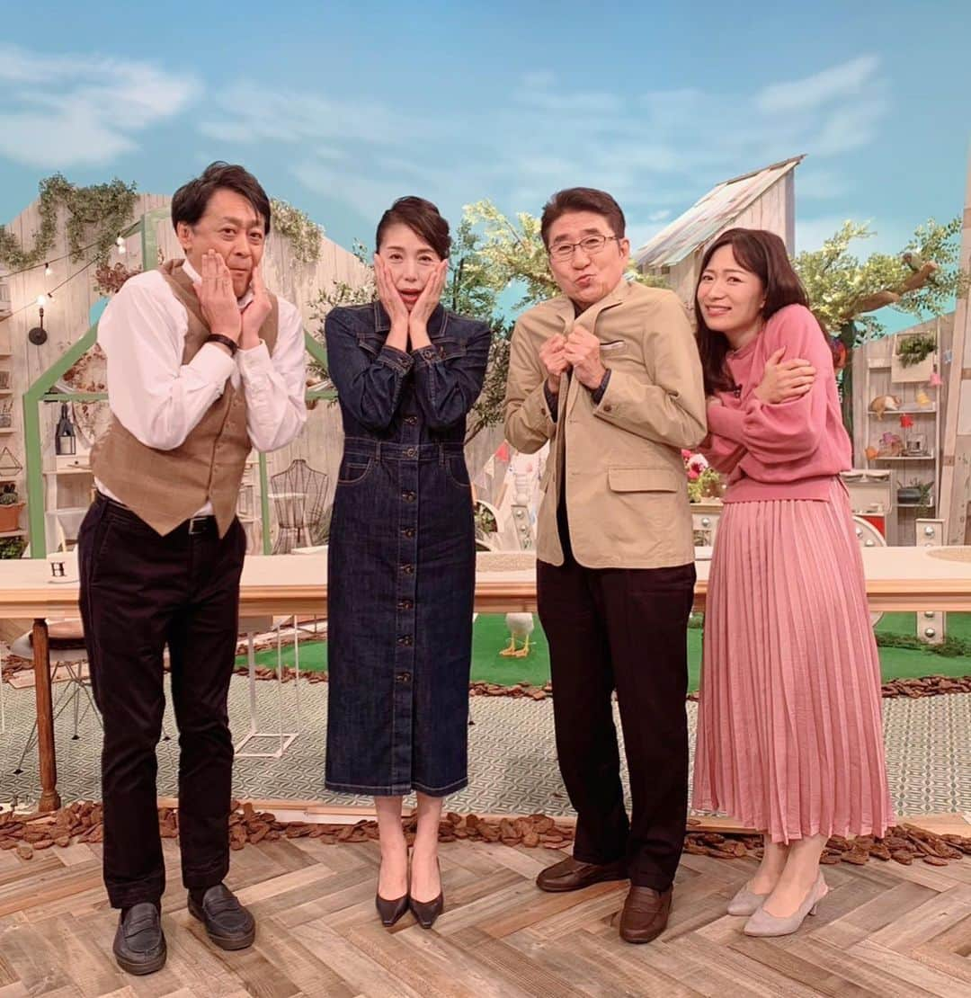 高橋ひとみさんのインスタグラム写真 - (高橋ひとみInstagram)「今日の東海テレビ「スイッチ！」は岐阜県にある「ぎふワールド・ローズガーデン」から中継。 秋に咲く薔薇🌹の美しい風景とスイーツ🍰 「日帰り女子旅」では今住みたい街NO1の愛知県・長久手市からジブリワールドや温泉♨️サウナ 美味しいお店がたくさん😋 そして明日、明後日の2日間開催される「名古屋をどり」が名古屋公会堂で開催されます。 SPゲストに日本舞踊西川流四世家元の西川千雅先生にお越しいただきました。 「第75回名古屋をどりNEO傾奇」あの水谷千重子先生もご出演されます👏 👏👏 #東海テレビ #スイッチ！ #西川千雅　先生 #高井一　アナウンサー #速水里彩　アナウンサー #鈴木翔太　アナウンサー #吉田ジョージ　さん #@marella_japan」10月20日 13時09分 - hitomi_momoe