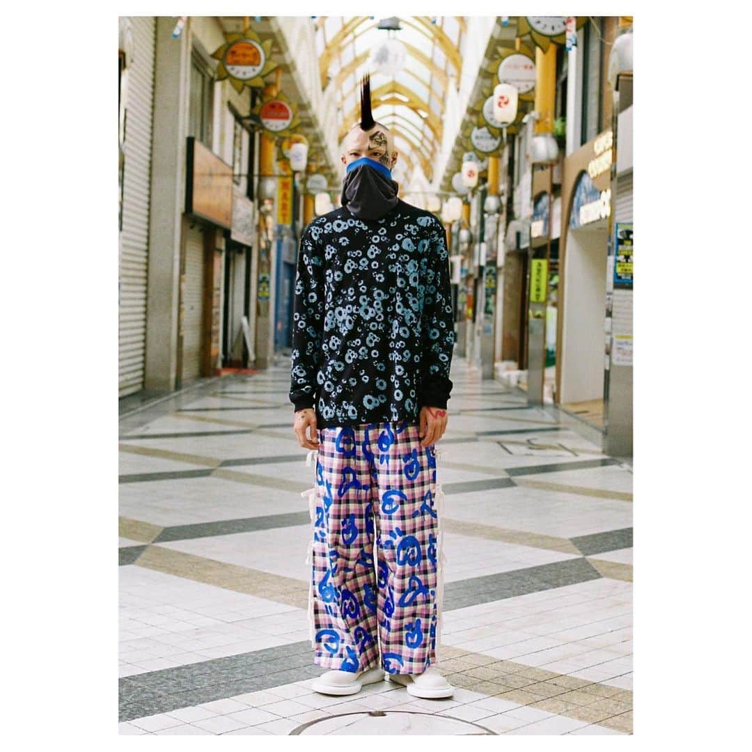 TEPPEIのインスタグラム：「…   BASE MARK 2024SS.  All Produced by Shiho Kaneki @basemark_official   AI-Generated by @zaiyen.co @haraken.ta   Direction by @stylist_teppei  Shot by @_tanase  Styled by @stylist_teppei   Creative Produced by @shin1551   #Basemark」