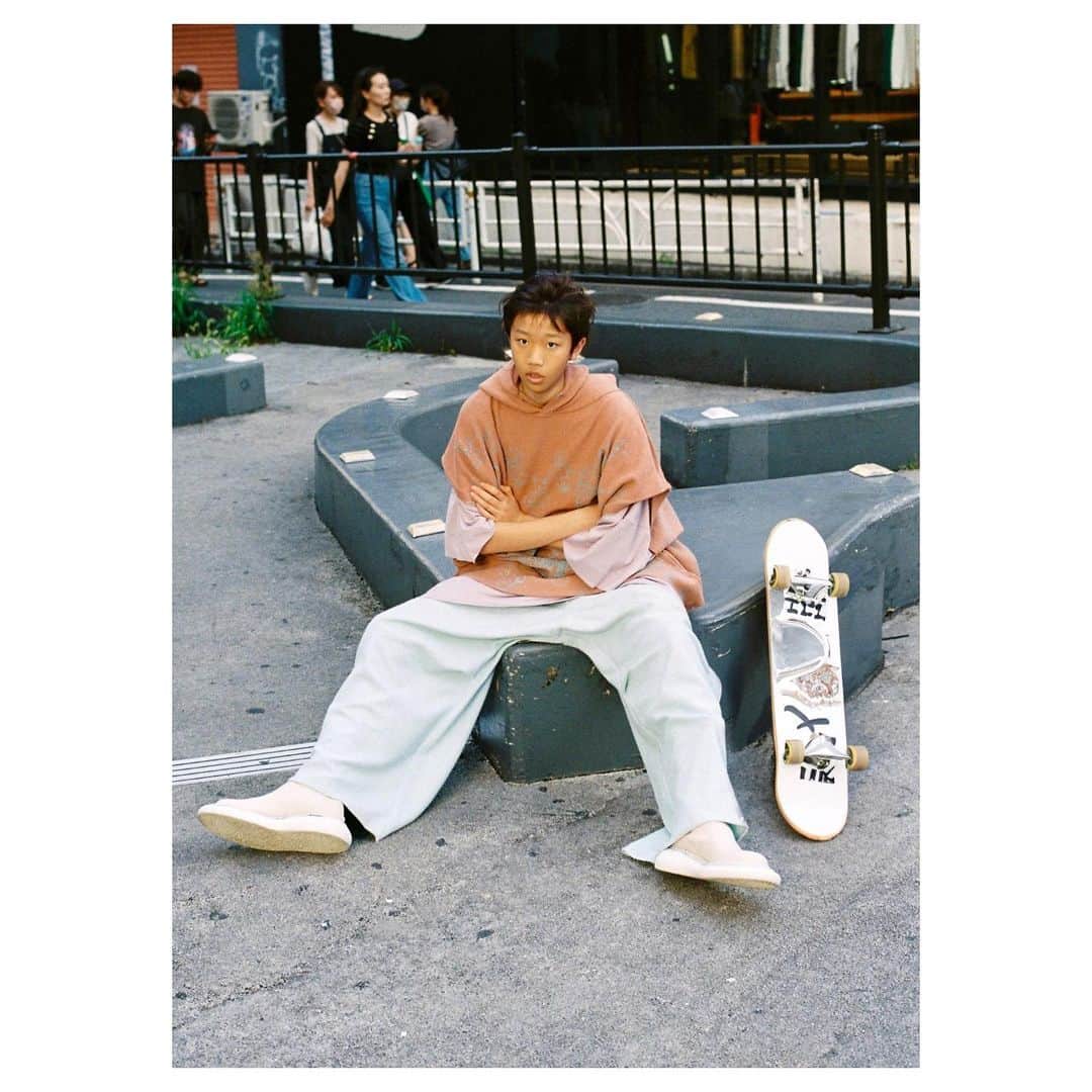 TEPPEIのインスタグラム：「…   BASE MARK 2024SS.  All Produced by Shiho Kaneki @basemark_official   AI-Generated by @zaiyen.co @haraken.ta   Direction by @stylist_teppei  Shot by @_tanase  Styled by @stylist_teppei   Creative Produced by @shin1551   #Basemark」