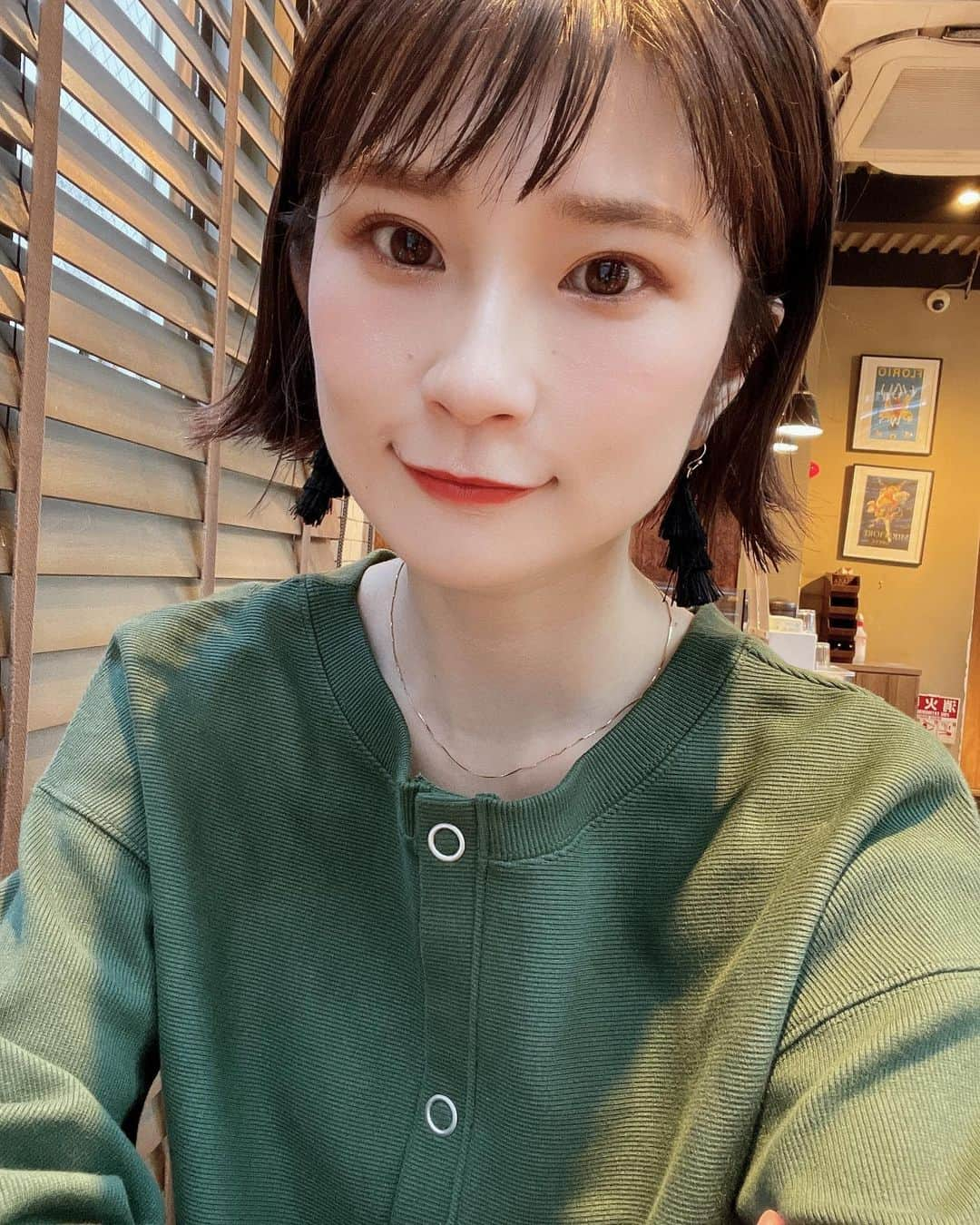 小俣里奈さんのインスタグラム写真 - (小俣里奈Instagram)「午前中にヘアメイクしてもらって撮影して、 綺麗な状態で1日過ごせるの最高すぎて幸せ 楽しかったし今も楽しい！  #hairstyle #haircolor  #drop #hairsalondrop  #model #actress #cafe #omatarina #小俣里奈」10月20日 13時24分 - omatarina