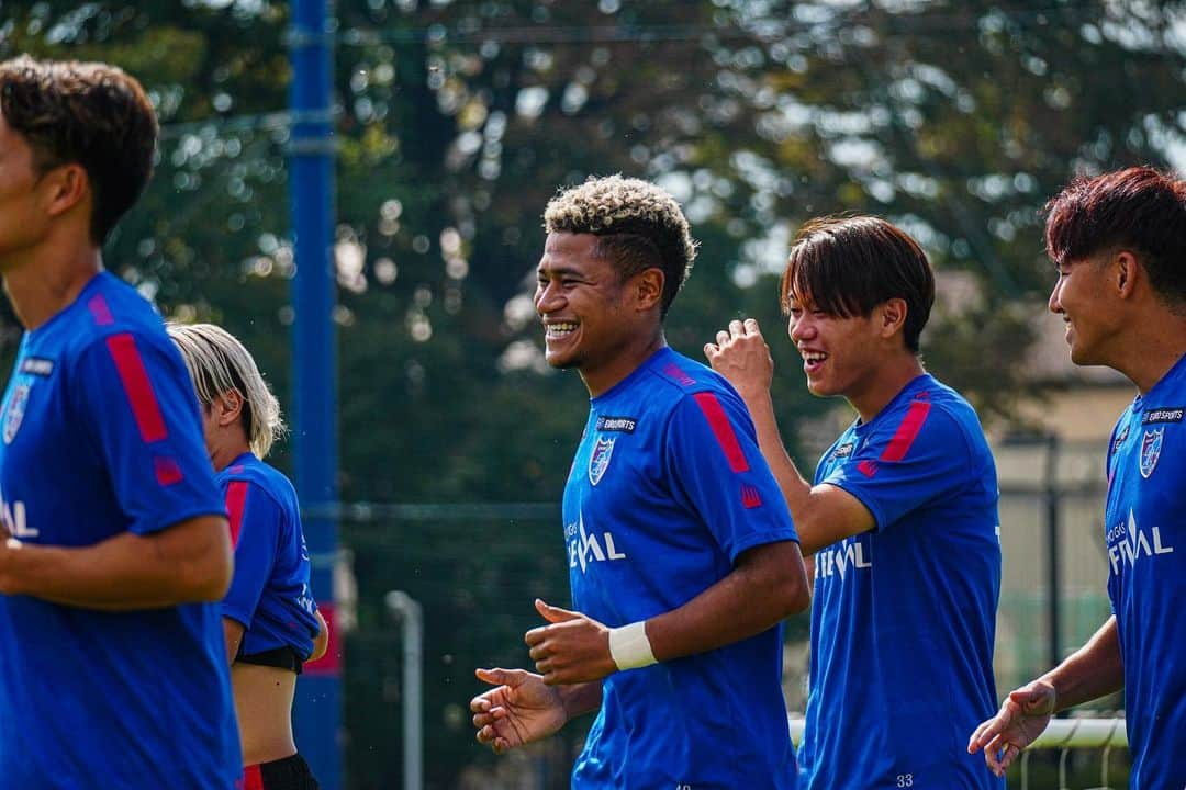 FC東京オフィシャルグッズさんのインスタグラム写真 - (FC東京オフィシャルグッズInstagram)「🔵🔴🇯🇵 #U22日本代表 のメンバーが帰ってきました👏👏🇯🇵🇺🇸🔵🔴 @kuryu.matsuki27 @kimuraseiji0824 @bg_kashif @tainobu_big @fctokyoofficial  #松木玖生 #木村誠二 #バングーナガンデ佳史扶 #野澤大志ブランドン #daiyo #FC東京 #fctokyo #tokyo」10月20日 13時29分 - fctokyoofficial