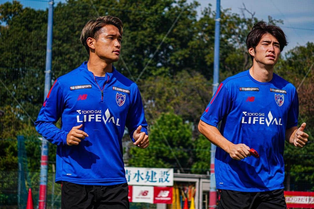 FC東京オフィシャルグッズさんのインスタグラム写真 - (FC東京オフィシャルグッズInstagram)「🔵🔴🇯🇵 #U22日本代表 のメンバーが帰ってきました👏👏🇯🇵🇺🇸🔵🔴 @kuryu.matsuki27 @kimuraseiji0824 @bg_kashif @tainobu_big @fctokyoofficial  #松木玖生 #木村誠二 #バングーナガンデ佳史扶 #野澤大志ブランドン #daiyo #FC東京 #fctokyo #tokyo」10月20日 13時29分 - fctokyoofficial