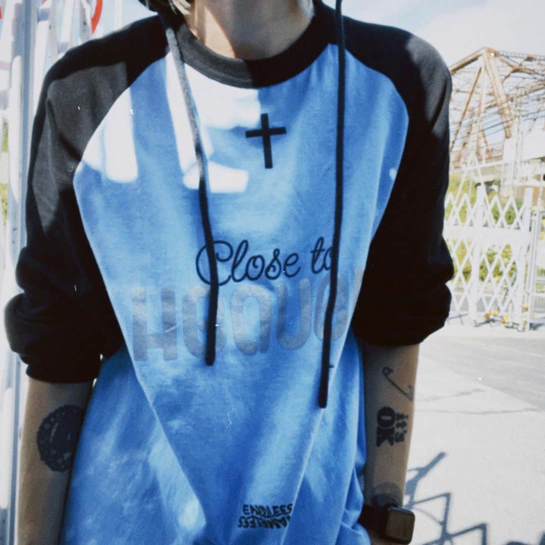 ジャムルのインスタグラム：「@endless_nameless.ltd  'Close to HEAVEN' ¥7000+tax(7700) . WEBSHOP入荷は来週以降に掲載いたします🙇🏼‍♂️  #jammru#endless_nameless_ltd  #大阪古着屋#心斎橋古着屋#usedmix #vintagetshirt #vintagetee #vintagebandtee #osaka  #fashion  #streetstyle  #streetfashion  #vtg  #vintage  #used  #usedclothing  #古着 #古着屋 #ファッション #70s #80s #90s」