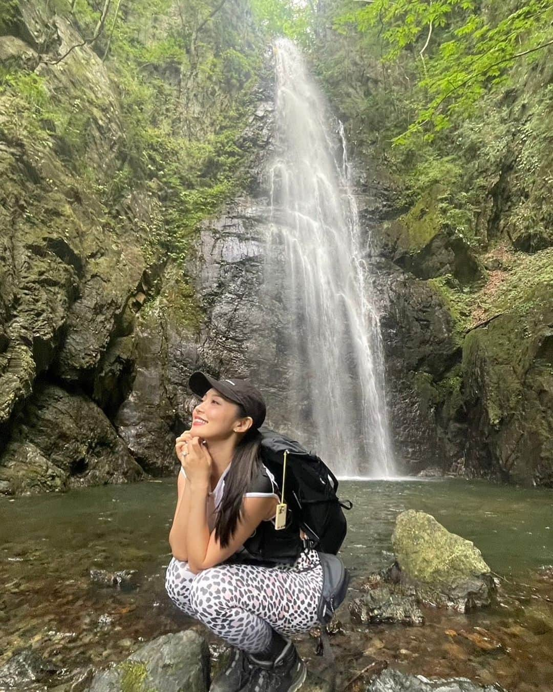 SALLYのインスタグラム：「☽ ・ ・ 山シーズン始まったね⛰️🍂 今月末も行くから楽しみ！ ・ ・  #mountains #nature #hiking #ootd #山登り #登山 #登山コーデ #登山女子 #登山ファッション #川苔山 #百尋ノ滝 #奥多摩」