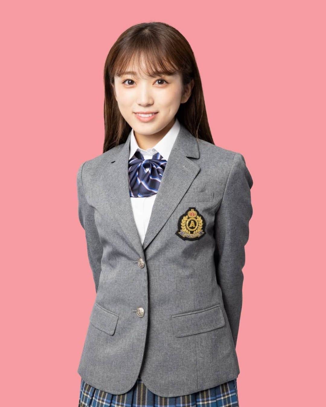 矢吹奈子のインスタグラム：「☀︎情報解禁☀︎ TBSドラマストリーム『恋愛のすゝめ』 高田華子役で出演させていただきます。  勉学だけに邁進すべき。恋愛行為は最大の禁忌。発覚したら即刻退学！ という厳格な名門進学校「開明学院」に通う、主演 綱啓永さん演じる鳳啓介が、高田華子に出会い、【恋愛】という超難問に挑んでいきます。 ずっと勉強だけをしてきた鳳さんは華子にどんなアプローチをしていくのか…！  11／21（火）深夜24:58より 放送スタートです！📖👓  "大袈裟・大真面目ラブコメディ" をお楽しみいただけたらと思います✨  #恋愛のすゝめ」