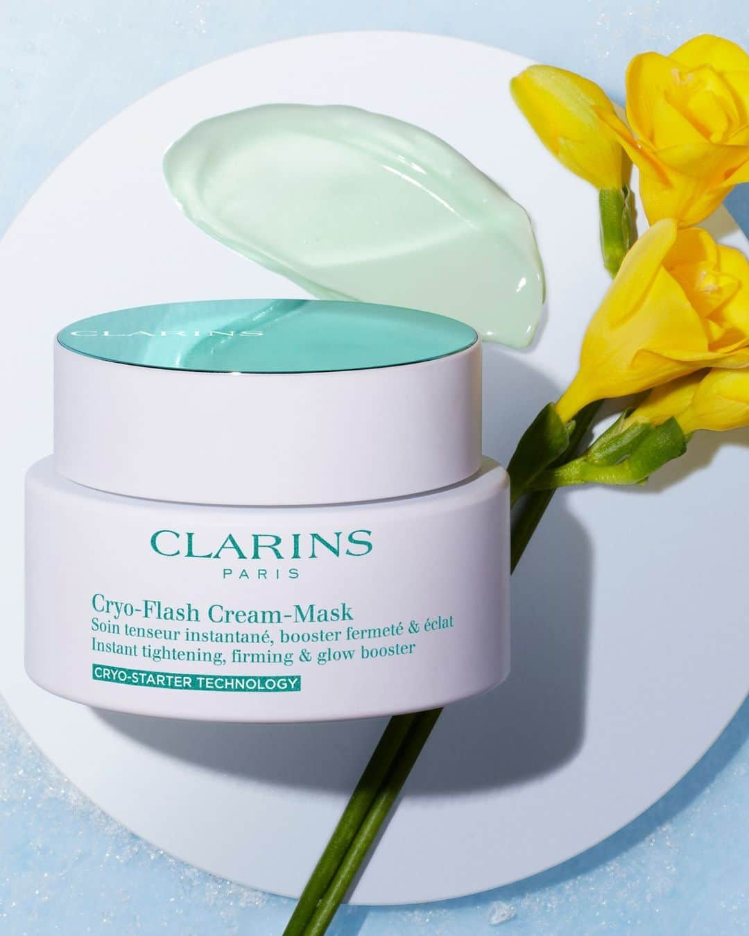 Clarins Australiaさんのインスタグラム写真 - (Clarins AustraliaInstagram)「Why did we look to cryotherapy for our latest #proageing face mask? ⁣⁣ ⁣⁣ Clarins Research studied the benefits of cold temperature in contact with the skin. This contact helps to strengthen the skin barrier, which may help prevent visible signs of ageing. ⁣⁣ ⁣⁣ #FaceMask #ClarinsCryoFlash #Cryotherapy」10月20日 14時00分 - clarinsanz