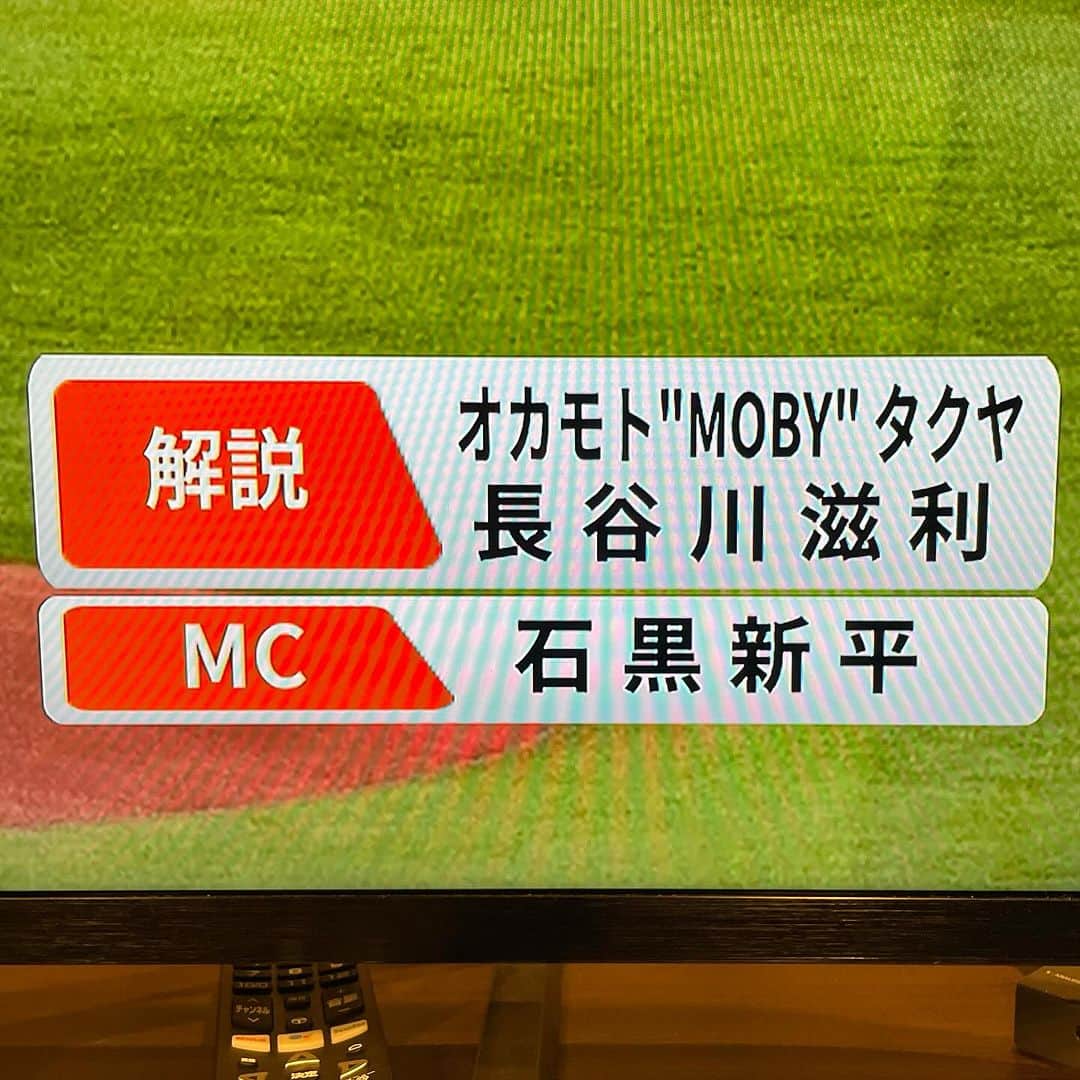 オカモト"MOBY"タクヤのインスタグラム：「My turn of appearing as a MLB commentary has finished this season. It was honored to appear with former all star pitcher #ShigetoshiHasegawa . 今日で今シーズンのMLB解説が終了。最終戦で #長谷川滋利 さんとご一緒させて頂いた。マイクがオンの時、そしてオフの時、ずっと面白い話ばかり。「青ボールペンじゃなくて大丈夫？」と確認して頂けたことにも感動してしまいましたよね……！ #Angels #Mariners #BlueWave」