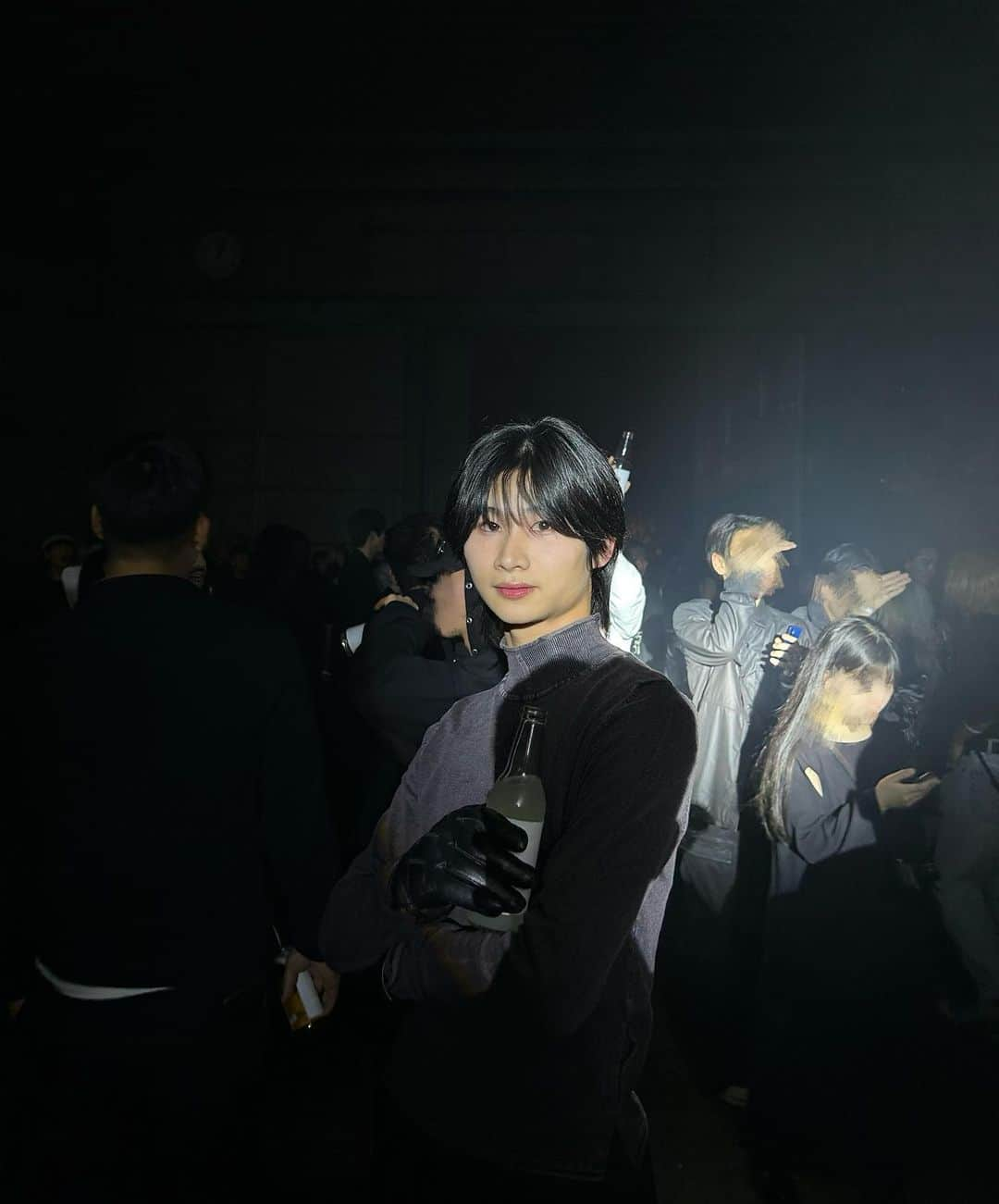 鈴木志音さんのインスタグラム写真 - (鈴木志音Instagram)「RICK OWENS PARTYに参加させて頂けて光栄でした。 デザイナーご本人様とも会えて幸せな時間でした。 今日のコーディネートはコレクションにインスピレーションを受けて、自分なりにコーデを組んでみました🥂  #rickowens」10月20日 17時49分 - shion_supafuru