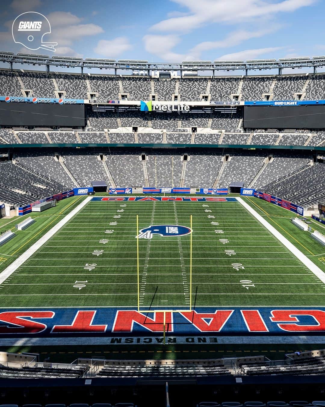 New York Giantsさんのインスタグラム写真 - (New York GiantsInstagram)「Classic field design returns for Legacy games」10月20日 5時41分 - nygiants
