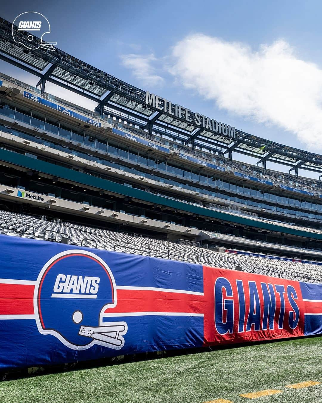 New York Giantsさんのインスタグラム写真 - (New York GiantsInstagram)「Classic field design returns for Legacy games」10月20日 5時41分 - nygiants