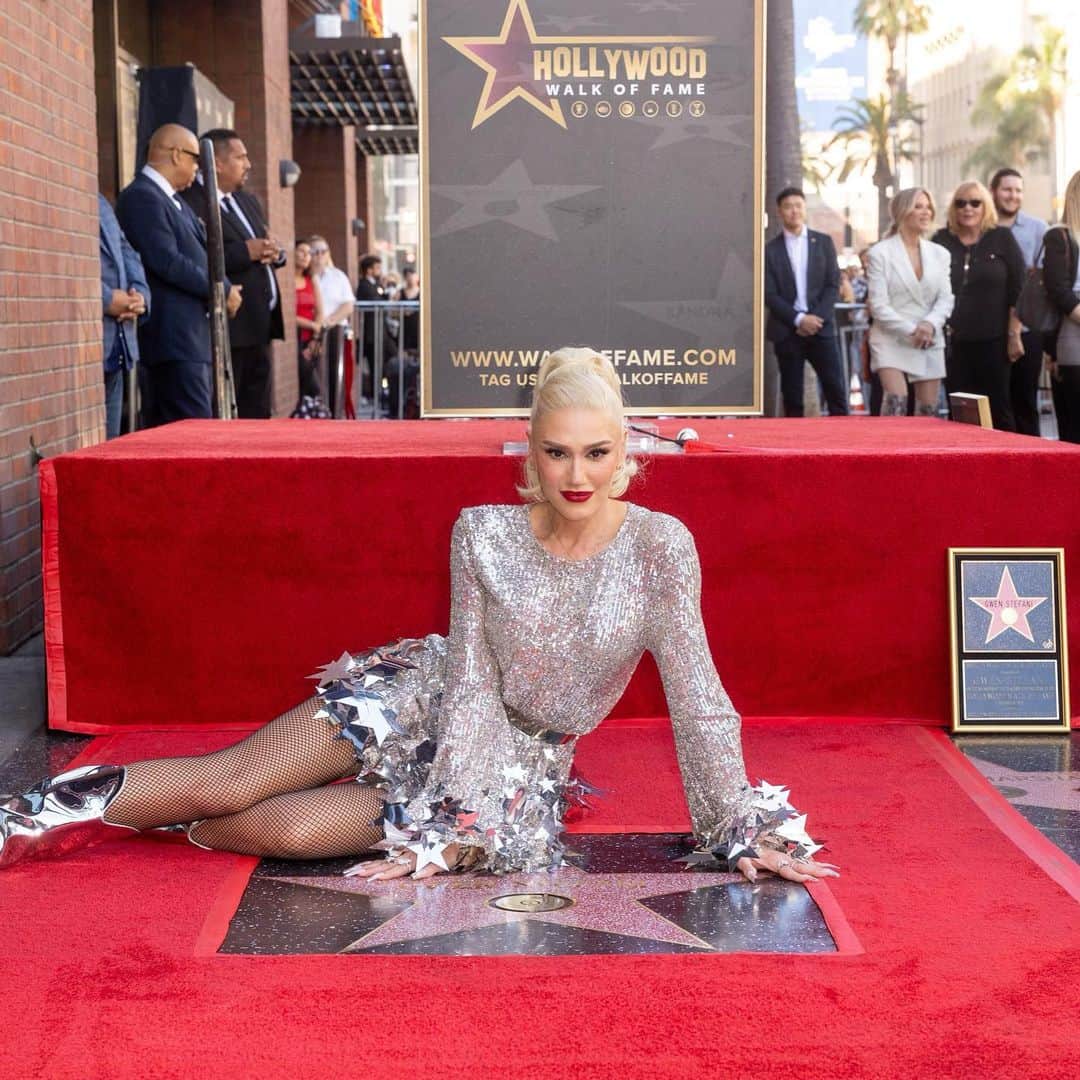 グウェン・ステファニーのインスタグラム：「We proudly welcome Gwen Stefani to the Hollywood Walk of Fame! @gwenstefani   #walkoffamer #starceremony #walkoffame #gwenstefani  📷 @imagerybyoscar | HCC」