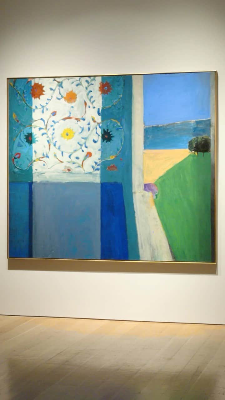 クリスティーズのインスタグラム：「Richard Diebenkorn’s ‘Recollections of a Visit to Leningrad,’ the artist’s definitive masterpiece from 1965, celebrates his admiration for the work of Henri Matisse and represents a pivotal moment in the trajectory of the California-based artist’s career.   In the Fall of 1964, Richard Diebenkorn and his wife Phyllis traveled to the Soviet Union as part of a cultural exchange program – it was their first trip outside of the country. It was there that Diebenkorn witnessed firsthand the dozens of Matisse paintings housed in the major institutions in Moscow and St. Petersburg (formerly Leningrad). The highly decorative floral curlicues that populate the upper left quadrant of the present work can be read as a direct reference to one of most famous and radical of the Matisse’s paintings, Red Room (Harmony in Red) from 1908, which Diebenkorn saw at the State Hermitage Museum. Returning home, Diebenkorn began to pursue an evolved artistic vocabulary of abstraction, embarking on a new phase that would challenge the existing hegemony of figuration in his work. Absent are the figures that he had introduced into his work in the late 1950s, replaced by bold geometric planes of jewel-like color. Depth and perspective are still present, but in a much-diminished form.    Widely published and extensively exhibited, including at the Baltimore Museum of Art’s critically acclaimed Matisse/Diebenkorn exhibition in 2016, which traveled to the San Francisco Museum of Modern Art, this sumptuous canvas becomes a painting about painting, and celebrates two of the 20th centuries most avant-garde artists.   We are thrilled to offer ‘Recollections of a Visit to Leningrad’ as a top highlight of our 20th Century Evening Sale this Fall. Learn more about the work via our LinkinBio!   20th Century Evening Sale | New York | 9 November」