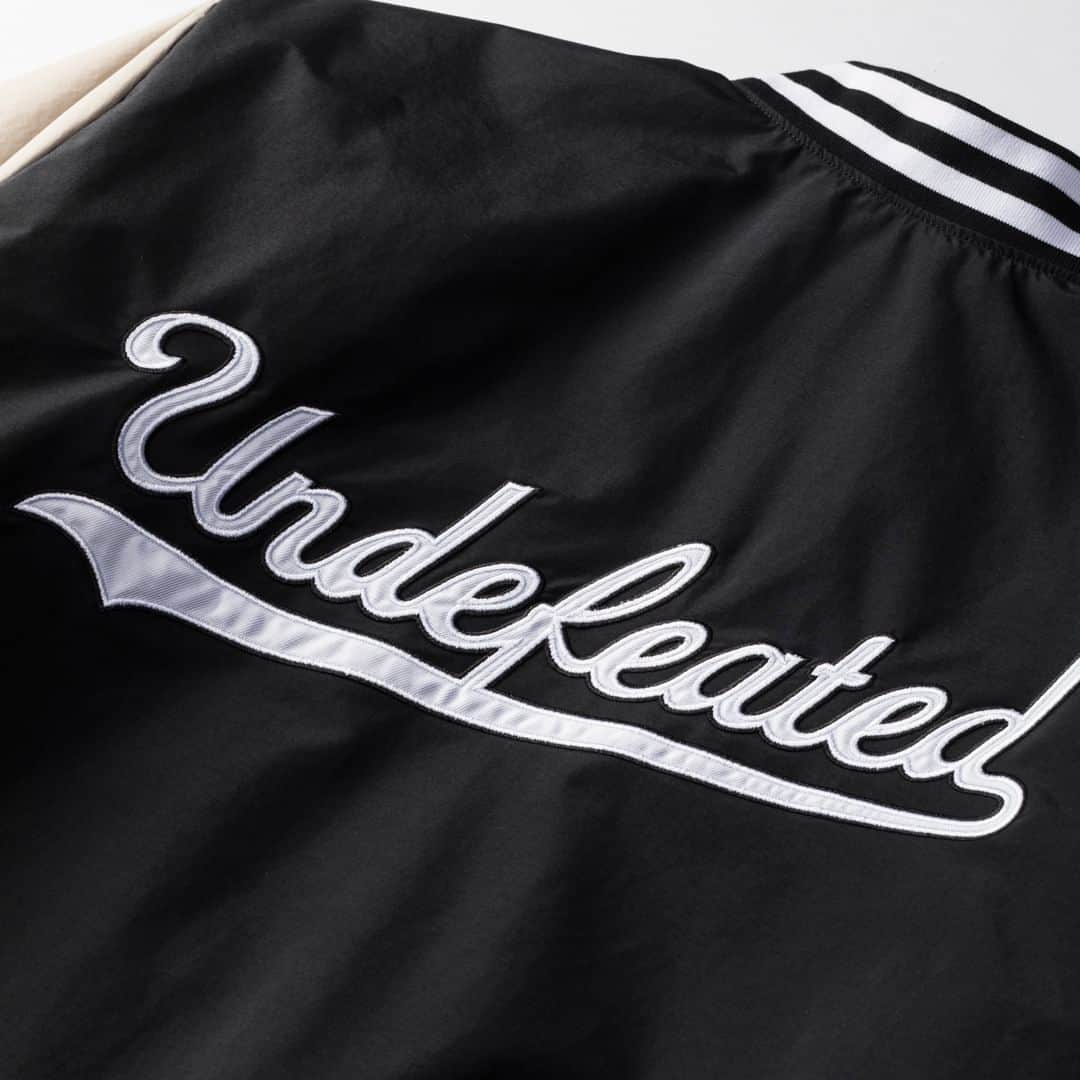 UNDFTDさんのインスタグラム写真 - (UNDFTDInstagram)「A detailed look into UNDEFEATED FALL 23 - Drop 6  The UNDEFEATED Tech Varsity Jacket, constructed from 100% nylon with water-repellant properties and a filled lightweight taffeta lining, features a ribbed collar, waistband and cuffs, along with a tackle twill appliqué ‘5-strike’ icon on the left side of the chest and collegiate UNDEFEATED wordmark on the back. Available in Black.  Available Friday, 10/20 exclusively at all UNDEFEATED Chapter Stores and Undefeated.com」10月20日 6時00分 - undefeatedinc