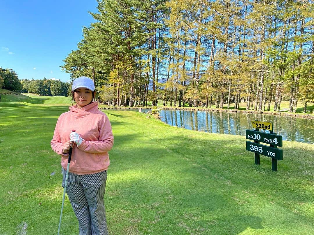 野田澤彩乃のインスタグラム：「先日、#ゴルフコースデビュー しました。 何打打ったかわからないくらい超初心者ですが、楽しかったです。 途中、#カラスの鳴き声 に #のどかな気持ち になるくらい、気持ちがよかったです。」