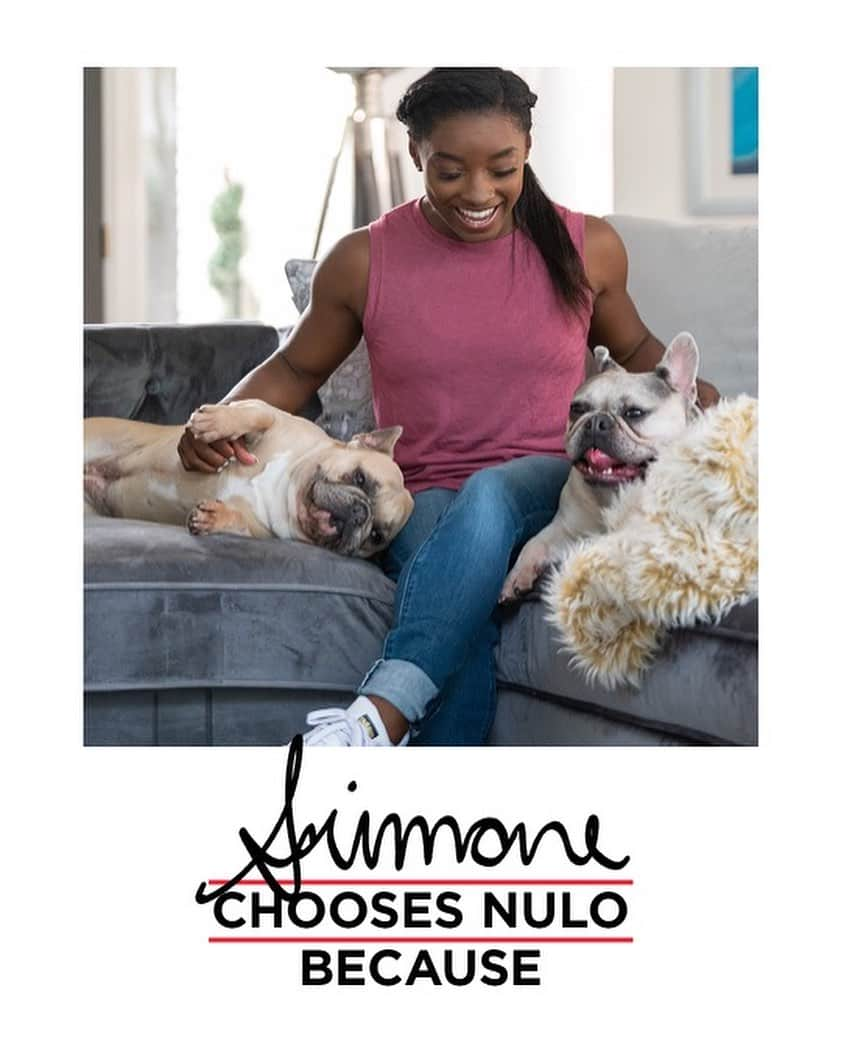 シモーネ・バイルズのインスタグラム：「I'm excited to share that Lilo, Rambo and I are the newest ambassadors for @nulopetfood. Fueling my body with the right nutrition is so important to me. As a pet mom, I feel the same way when it comes to feeding @thebilesfrenchies. Nulo’s healthy offerings are high in meat proteins like lamb, turkey, and salmon. Lilo and Rambo absolutely love the way it tastes! #FuelIncredible #NuloPartner  #Ad」