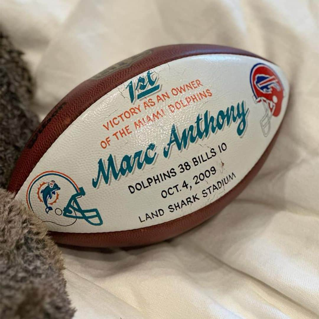 マーク・アンソニーさんのインスタグラム写真 - (マーク・アンソニーInstagram)「This throwback thursday is for @miamidolphins 🏈 Thank you for making me part of your victories 🏆」10月20日 6時05分 - marcanthony