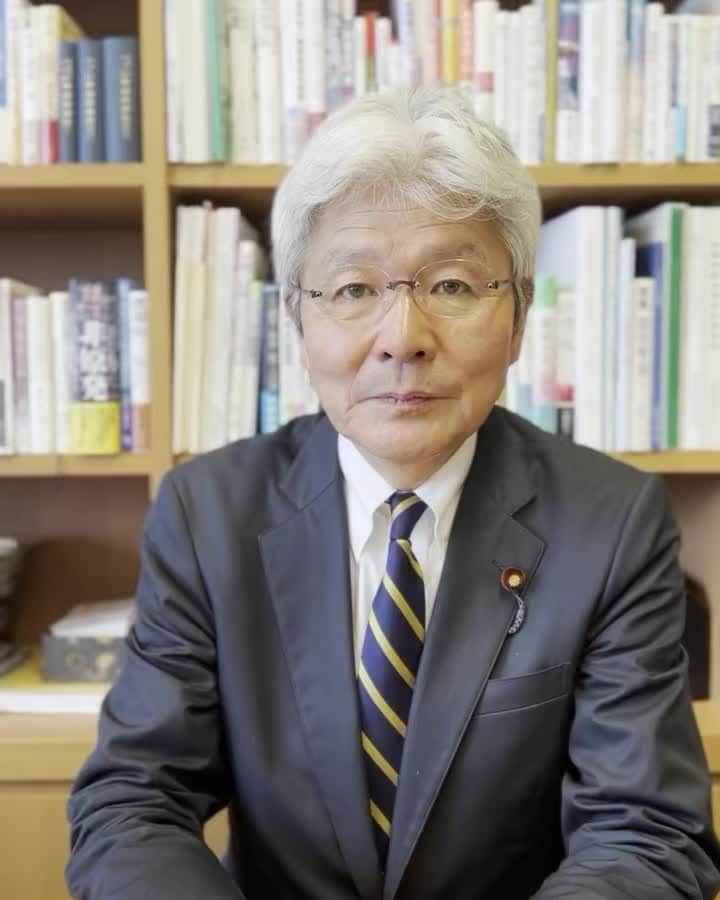 逢坂誠二のインスタグラム：「立憲：物価高を克服するための緊急経済対策  家計・事業者に直接届く支援、子ども・子育てや実質賃金上昇を支える政策の緊急実施、エネルギー高騰に強い社会構造の実現を念頭にした省エネ・再エネへの大胆投資など、真に効果的な緊急経済対策を発表。この実現に向けて逢坂誠二、力を尽くします。  #逢坂誠二 #衆議員議員 #国会議員 #政治家 #政治 #立憲民主党 #立憲 #立民 #函館 #おおさか誠二 #物価高 #経済対策」