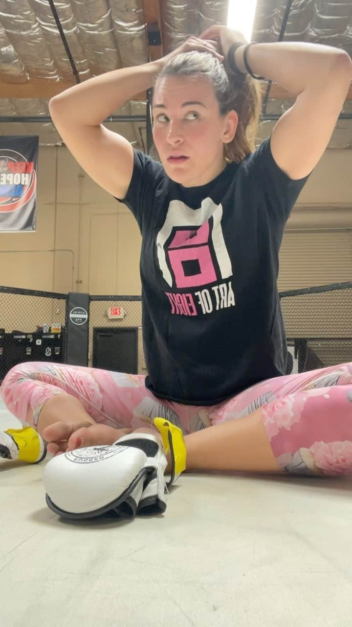 ミーシャ・テイトのインスタグラム：「Don’t bother me #worktime Next fight Dec 2nd UFC in Austin TX」