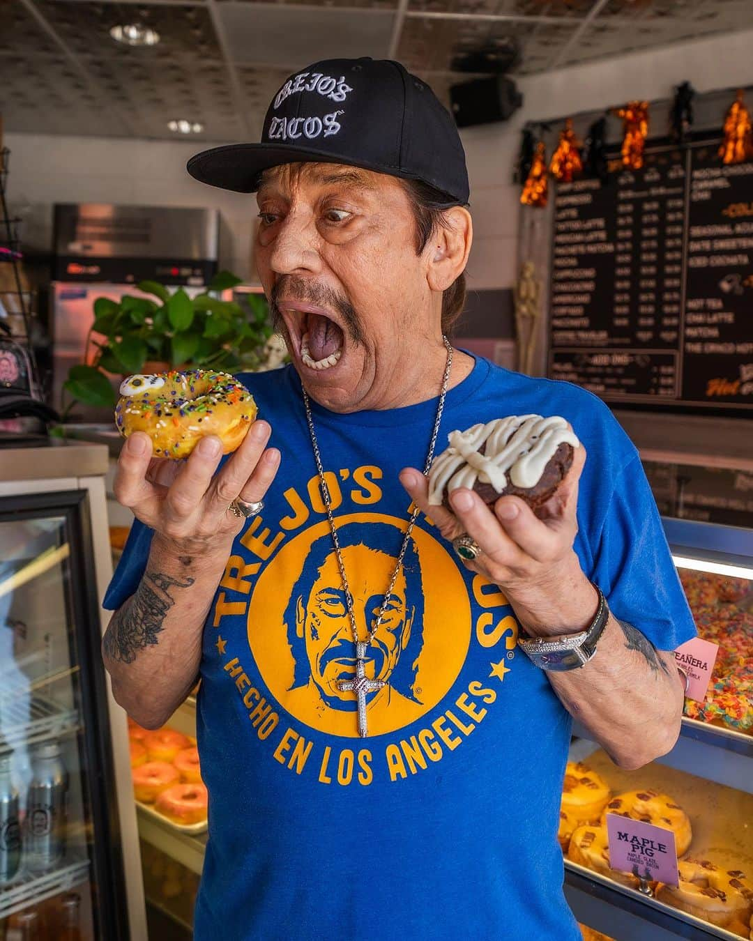 ダニー・トレホのインスタグラム：「🎃Halloween Donuts will be available starting this weekend on Saturday 10/21! We hope that you’re excited as @officialdannytrejo is!  🕸️Spiderweb - Raised Donut with buttermilk spiderweb design 🧟‍♂️Mummy- Chocolate Cake Donut with cream cheese frosting and sugar candied eyes 💀Dia de Los Muertos - Raised Donut with traditional buttermilk with sugar candied skull  👹Cookie Monster - Raised donut with monster buttermilk design 😈Vampire - Raised Donut with powdered sugar with candied eyes and fangs with jelly smear 🎃Halloween Cumpleanos - Raised Donut with traditional buttermilk and Halloween sprinkles  Open daily 7AM-4PM  📍6785 Santa Monica Blvd, Los Angeles  #trejostacos #trejosdonuts #trejoscantina #trejoscerveza #trejosdonutsandcoffee #coffeeshop #losangeles #donuts #dannytrejo #breakfast #bakers #donutsandcoffee」