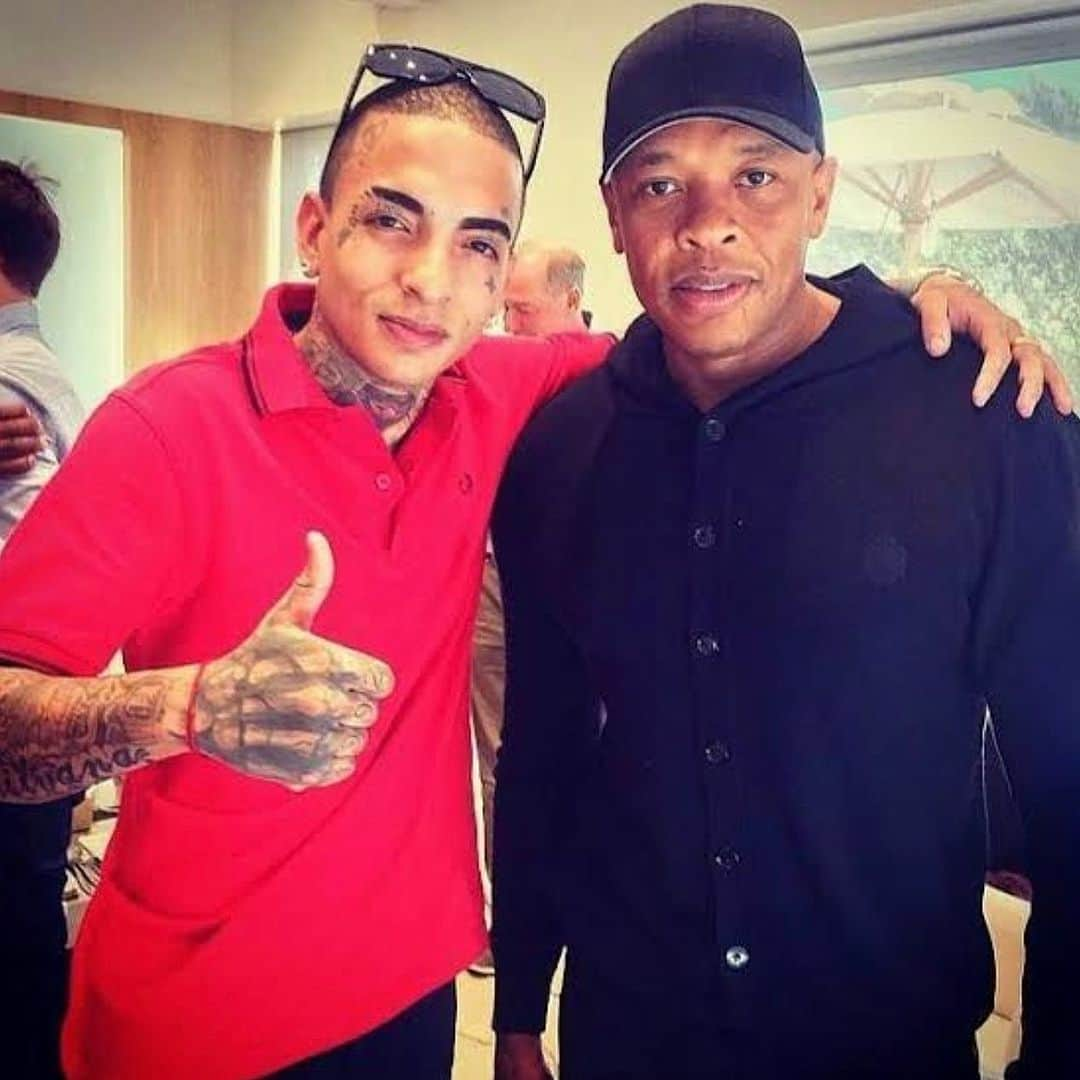 MC Guimêのインスタグラム：「Tbt com a lenda @drdre. 🥇  Smp q eu ver essa foto será uma inspiração pra mim!」