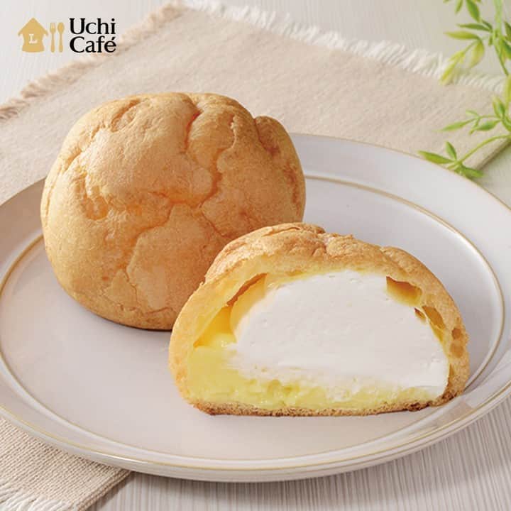 ローソン のインスタグラム：「「クリームたっぷり大きなツインシュー」が発売中♪ クリームたっぷりでホイップ量1.5倍！うれしいです(^^) . 「クリームたっぷりの大きなツインシュー」 . #ローソン #ウチカフェ #LAWSON #ウチカフェスイーツ #コンビニスイーツ #今日のおやつ #おやつタイム #おやつの時間 #sweets #instasweet #sweetsgram #dessert #dessertgram #instadessert #japanesefood #instagood #foodstagram #foodpics」
