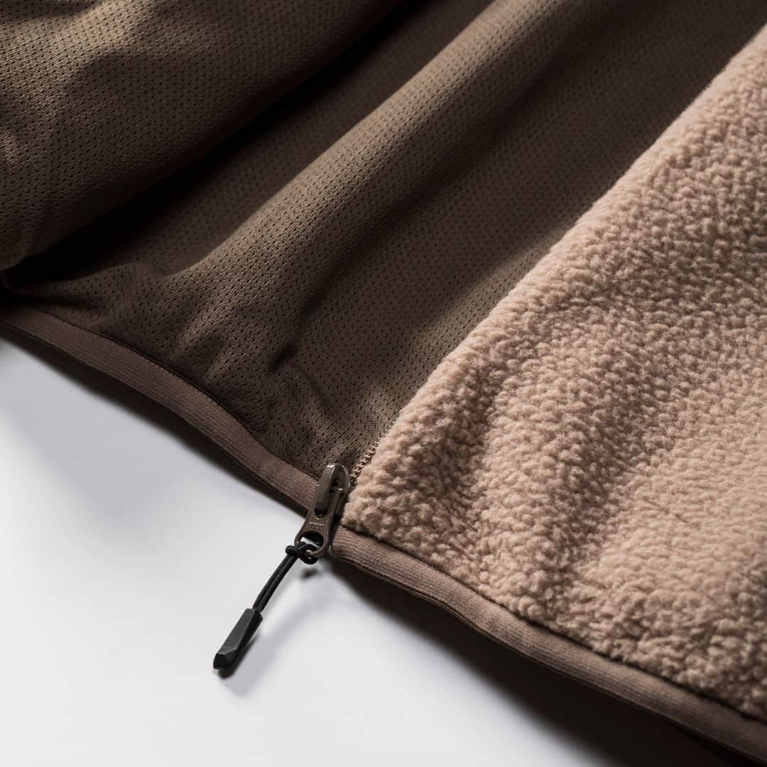 UNDFTDさんのインスタグラム写真 - (UNDFTDInstagram)「A detailed look into UNDEFEATED FALL 23 - Drop 6  Drop 6 continues with the UNDEFEATED Sherpa Jacket, constructed from 100% polyester sherpa with a mesh lining, contrasting woven collar and chest pocket, zip pocketing and a woven label on the front left pocket. Available in Black and Taupe.  Available Friday, 10/20 exclusively at all UNDEFEATED Chapter Stores and Undefeated.com」10月20日 7時00分 - undefeatedinc