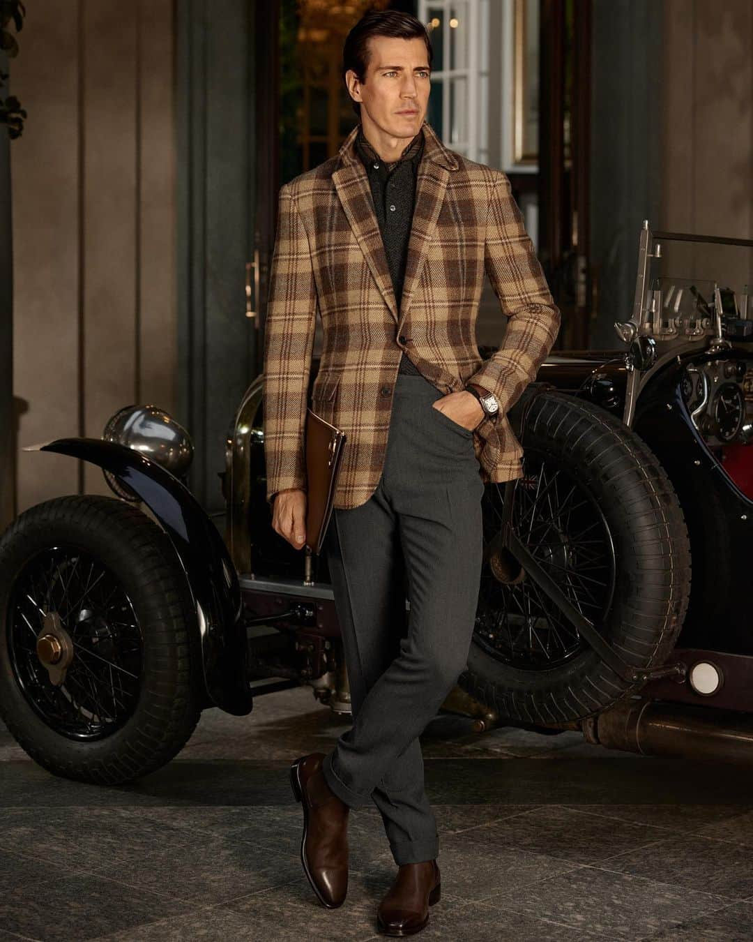 Ralph Laurenさんのインスタグラム写真 - (Ralph LaurenInstagram)「Inspired by the elegant style of automotive heroes, Ralph Lauren presents #RLPurpleLabel Country Drive.  Explore #RalphLauren Fall 2023 via the link in bio.」10月20日 6時56分 - ralphlauren