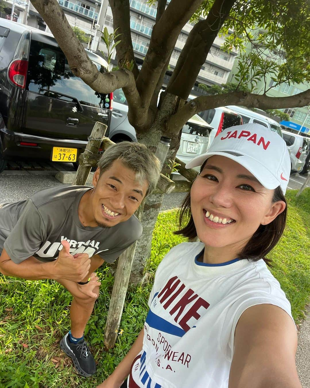 長嶺菜菜子さんのインスタグラム写真 - (長嶺菜菜子Instagram)「【自己肯定感を高めたいから】 ⁡ ⁡ 私が トライアスロンや フルマラソン、倒立などに チャレンジする理由を ⁡ 最近よく人に聞かれるから 改めて考えてみた😀 ⁡ ⁡ はじめは、単純に 楽しそう！興奮する！ワクワクする！ どこまでやれるかやってみたい！ ⁡ という気持ちが先行して やってみたい！ってなってる ⁡ もちろん、 自分への挑戦、限界への挑戦、 人生一度きり、成長や達成感を味わいたい、 ⁡ というのもやる理由の一つとして出てくる ⁡ ⁡ けど、最近、 トライアスロンを昨年はじめて 完走した人から話を聞いた時に ⁡ 「達成感よりも自己肯定感が上がる」 ⁡ って言っていたのを聞いて ⁡ ⁡ あ😲💡 ⁡ それだ！！！！！！ってなった ⁡ ⁡ 私が求めていた答えはそれだった👀！ ⁡ 言い換えたら ⁡ ／ 自分に自信をつけたいから ＼ ⁡ ⁡ 私は自分に自信がないわけじゃない ⁡ けど、出来るか出来ないか 分からないことに挑戦することで ⁡ それを達成したときに、 めちゃくちゃ自信がつくことを 過去の経験から学んでる✨ ⁡ ⁡ 私はここまでやれた！ 諦めずに最後までやれた！ ⁡ これが私に自信をつけてくれる✊🏻 ̖́-‬ ⁡ ⁡ 思い返せば 今までの挑戦も私に自信を与えてくれてる✊🏻💕 ⁡ ⚪︎小学校3年生の時に出たマラソン大会で目標としていた10位以内を達成（110名中） ⁡ ⚪︎中学の時、バスケットの練習を人一倍して那覇選抜に選ばれたこと ⁡ ⚪︎大学で軽音サークルに入り、 やってみたかったドラムで1曲たたけるようになった ⁡ ⚪︎大学院で、実験に研究に論文に2年間没頭したこと ⁡ ⚪︎20代後半のころ、1人でアメリカに行ったこと ⁡ ⚪︎苦手なライティングを、自己投資して積極的に学んだこと ⁡ ⁡ おぉ、思い返したらたくさんあるあるー！ （思い出せてなんか嬉しい🤭🧡） ⁡ ⁡ 挑戦してそれがうまくいってもいかなくても、 挑戦した自分、 決めて行動した自分、 にまず拍手だし、 それが自信につながっている😆 ⁡ ⁡ そう、まさに 私が色々挑戦する理由は ⁡ 自分に自信をつけたいから 自己肯定感を高めたいから。 ⁡ ⁡ はぁ理由がわかってスッキリ！！😁✌️ ⁡ ⁡ ⁡ みなさんは、どう❓ 何かに挑戦していますか❓🤩 ⁡ ＿＿＿＿＿＿ #挑戦 #挑戦する  #自己肯定感を高める #自己肯定感をあげる  #自分に自信をつける #トライアスロン #トライアスロンへの道 #トライアスロントレーニング  #トライアスロン初心者」10月20日 7時20分 - na7co0422