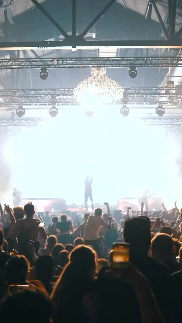 The Amity Afflictionのインスタグラム：「Brisbane, thank you for all the love 🖤 Night two was psycho 💪 💪 Sydney tomorrow!  🎥 @tomise」