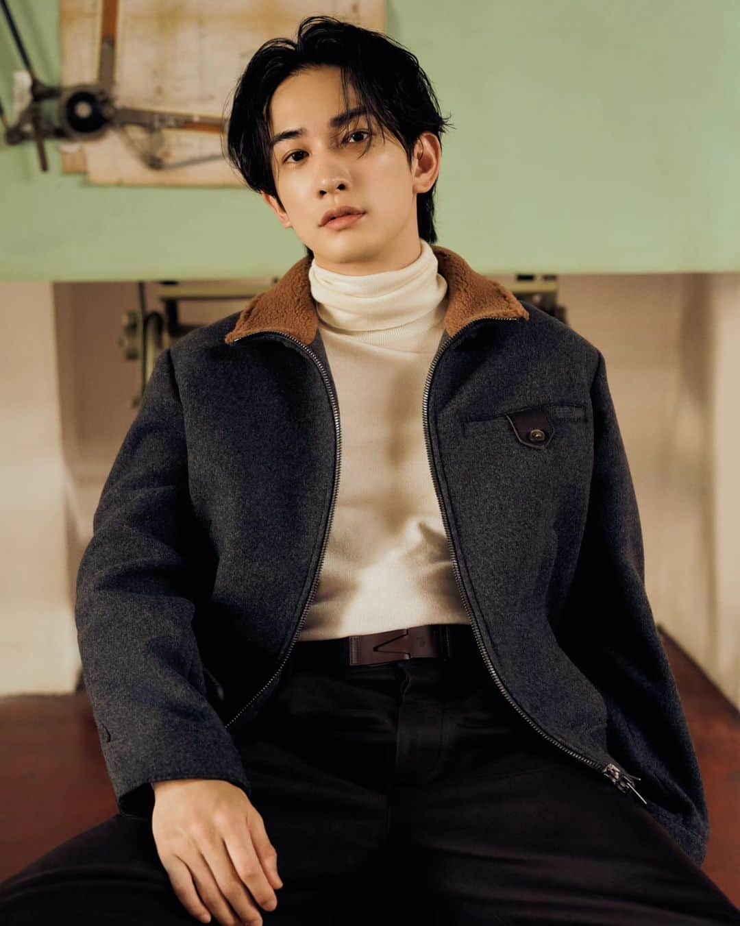 町田啓太のインスタグラム：「@esquiresg Editor-in-Chief: @wslimwilson Managing Editor: @croatoa Photography: @chee__wei Creative Direction and Styling: @izwanabdllh On-Set Stylist: @stylist.eiji (TableRockStudio) Hair & Makeup: #KOHEY Outfit: @tods #esquiresg #tods #pr」
