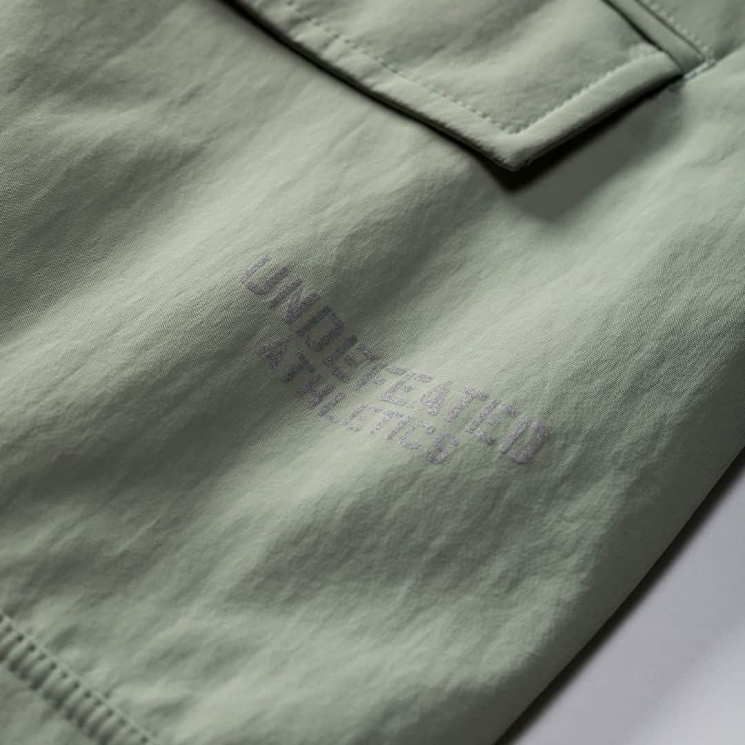 UNDFTDさんのインスタグラム写真 - (UNDFTDInstagram)「A detailed look into UNDEFEATED FALL 23 - Drop 6  The UNDEFEATED Tech Cargo Pant, a 100% nylon water repellent piece featuring a zip fly, adjustable waistband tabs and a 3M reflective screen printed ‘5-strike’ icon on the left cargo pocket. Available in Orange, Light Sage and Black.  Available Friday, 10/20 exclusively at all UNDEFEATED Chapter Stores and Undefeated.com」10月20日 8時01分 - undefeatedinc