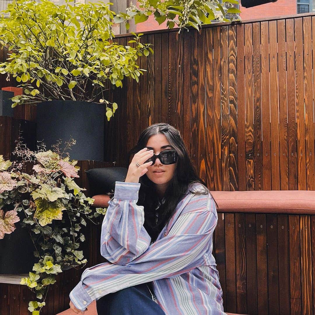 ローレン・ヤングのインスタグラム：「Coffee spots with outdoor seating ☑️」