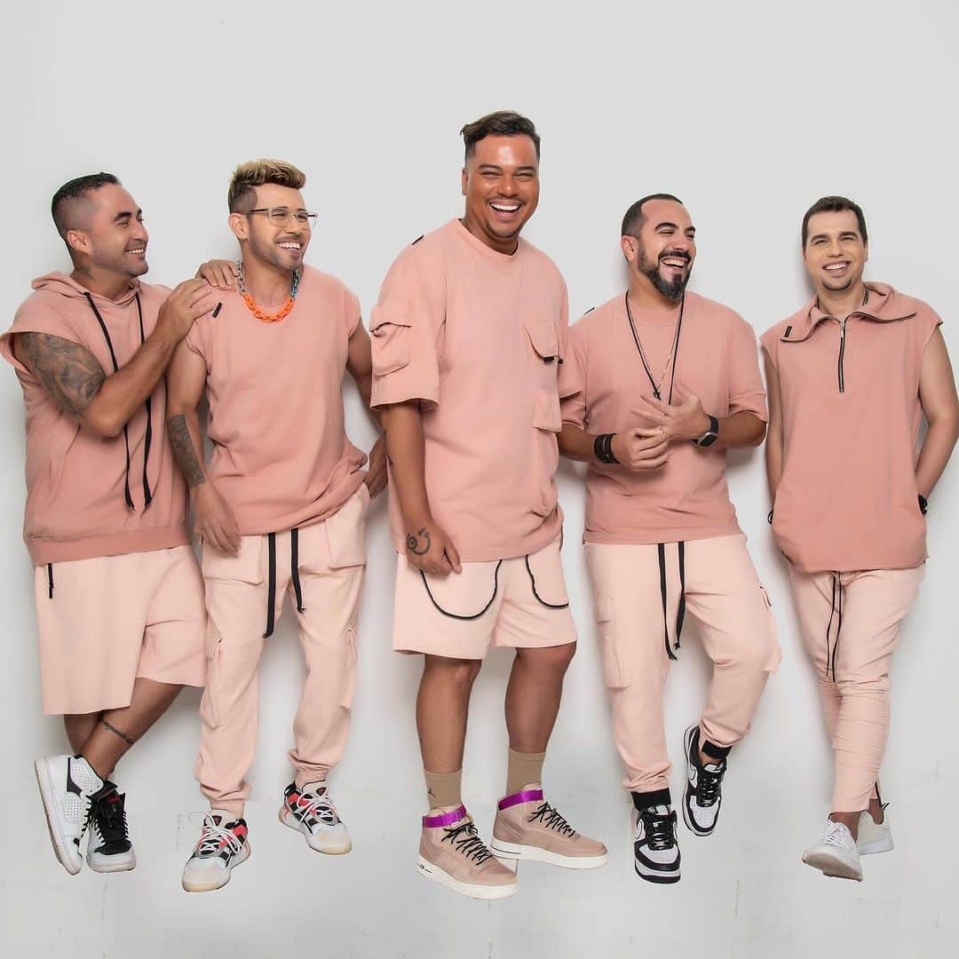 Sorriso Marotoのインスタグラム：「Alerta Pedágio, turma! 😜 Se você passou por esse post tem que ir agora dar o play no nosso álbum Sorriso Eu Gosto No Pagode - Parte 1! 🎶」