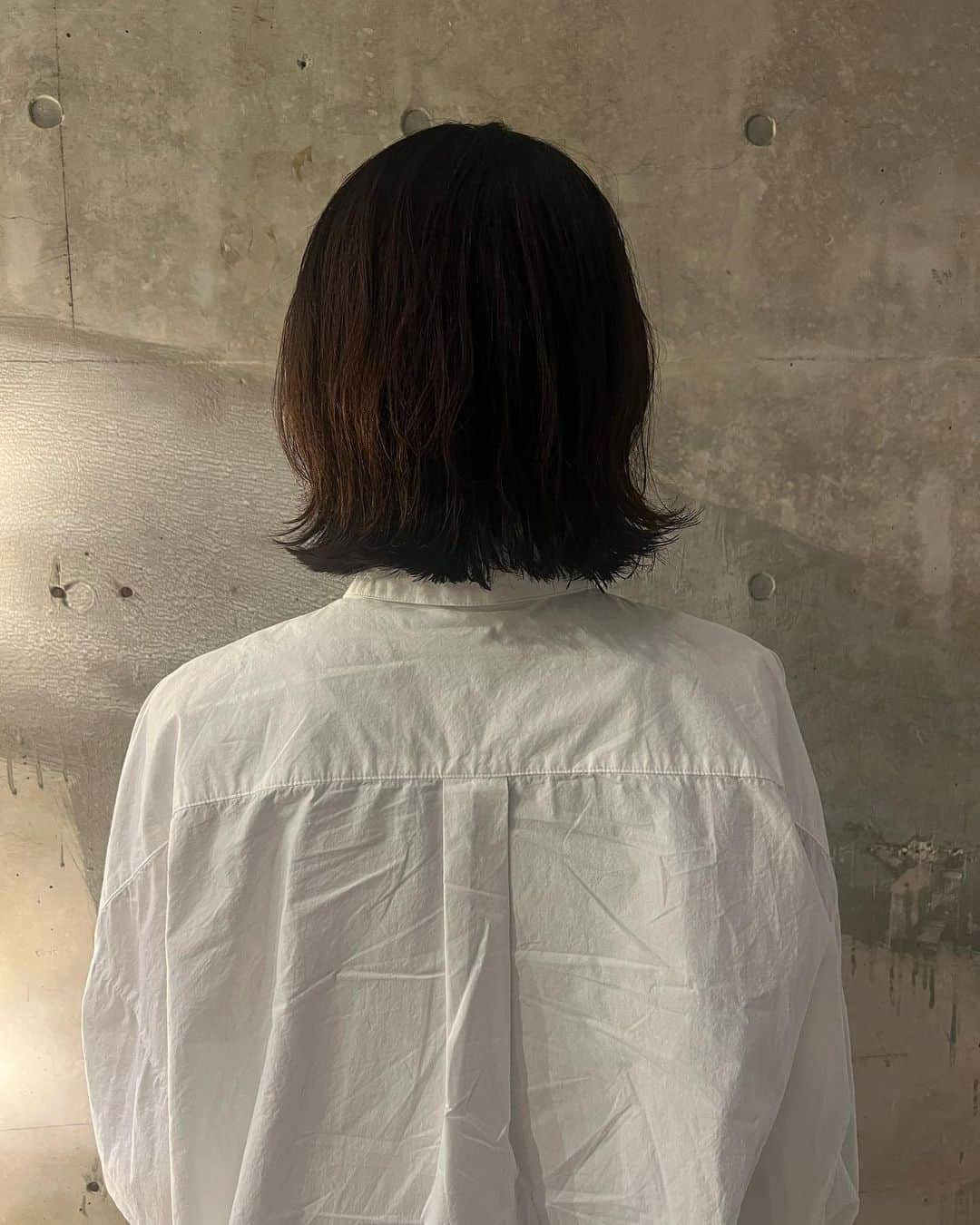 石橋奈美さんのインスタグラム写真 - (石橋奈美Instagram)「. 昨日、髪を切りました〜✂︎  気づいたら10年ぶりに短くしました。 嬉しいッ！軽い！！ ぎりぎり結べる長さ。 似合う服も変わりそうで楽しみ😊  @inoaya56_luxe  あやさん、ありがとうございました🙌 好評だよ〜  #namiishibashi  #NMTinc. #イメチェン #ワクワク #haircut」10月20日 8時33分 - ishibashi.nami