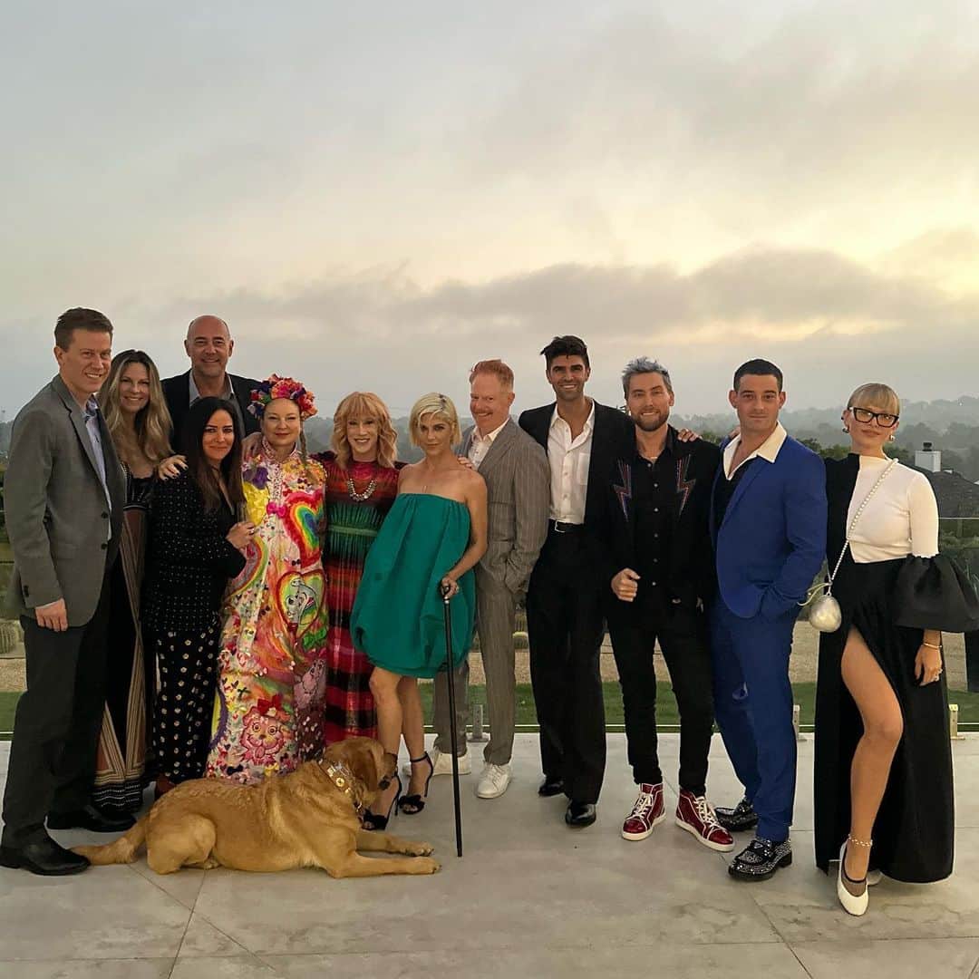 キャシー・グリフィンのインスタグラム：「Another gorgeous dinner salon for the books! Last night, we honored the fabulous @selmablair Thank you to all who came, these nights mean so much to me ❤️」
