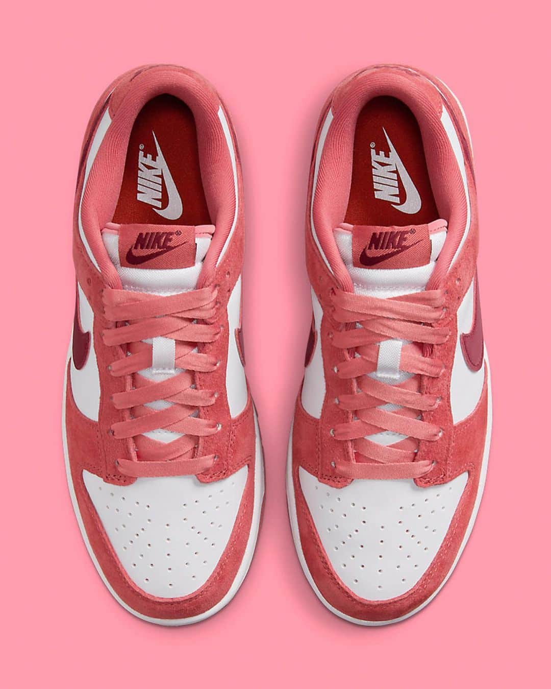 Nice Kicksさんのインスタグラム写真 - (Nice KicksInstagram)「Nike has some Dunk heat for the ladies this Valentine’s Day 👀💖  @nicedrops: 1/29 for $115 🗓️」10月20日 8時53分 - nicekicks